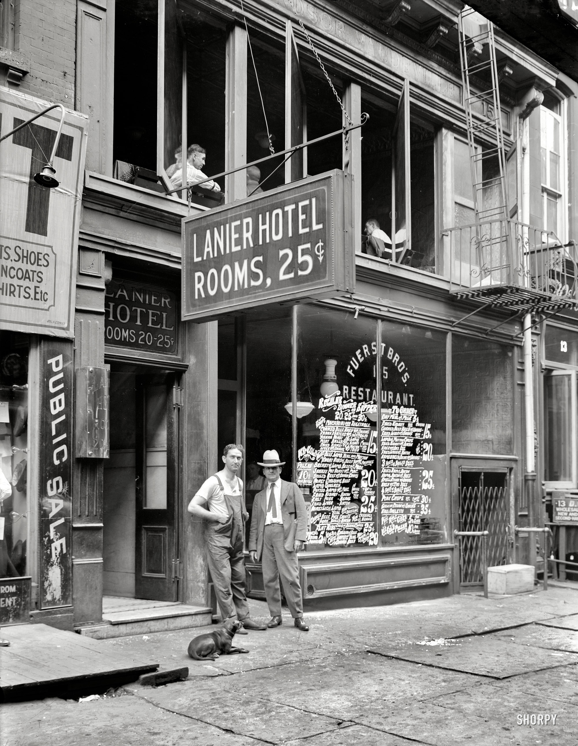 New York, July 5, 1921. "Lanier Hotel -- Rooms 25 cents." From the clues provided in the photo, who can pinpoint the location of this fleabag hostelry? 5x7 glass negative, George Grantham Bain Collection. View full size.