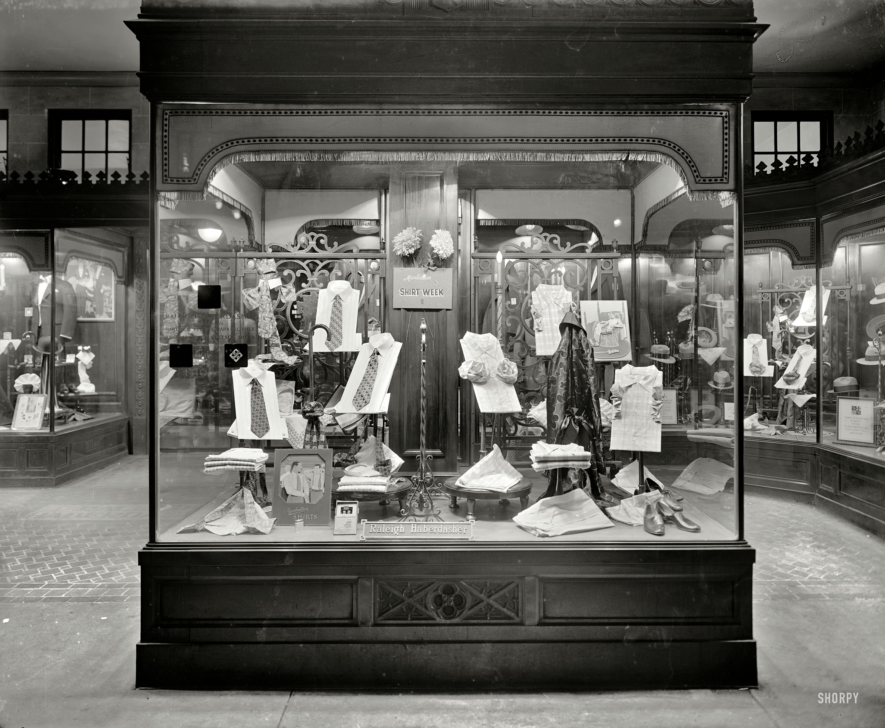 November 1926. Washington, D.C. "Raleigh Haberdasher window, 1310 F Street." National Photo Company Collection glass negative. View full size.