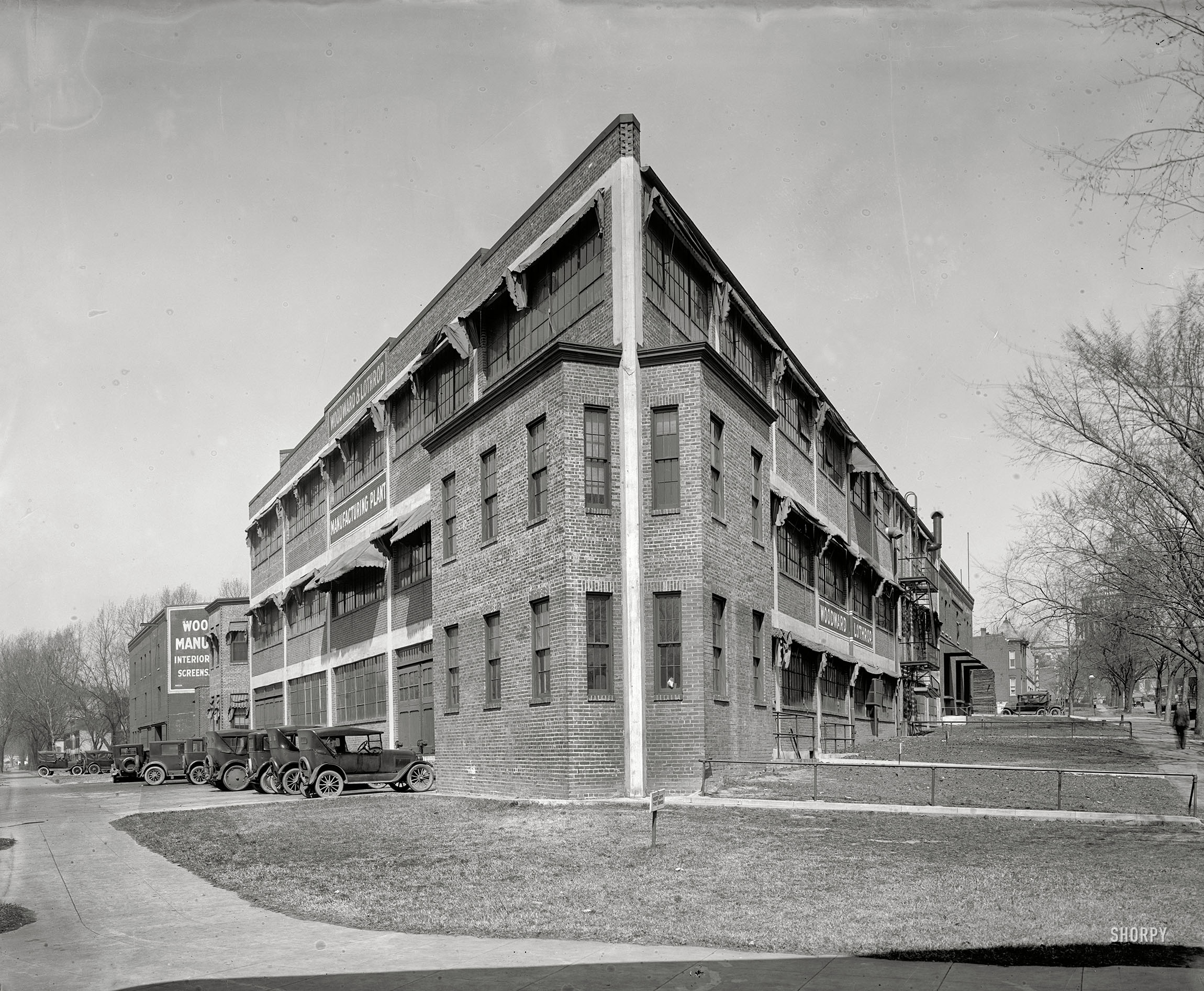 Circa 1926. "Woodward & Lothrop warehouse." Manufacturing plant for the long-gone D.C. department store. National Photo glass negative. View full size.