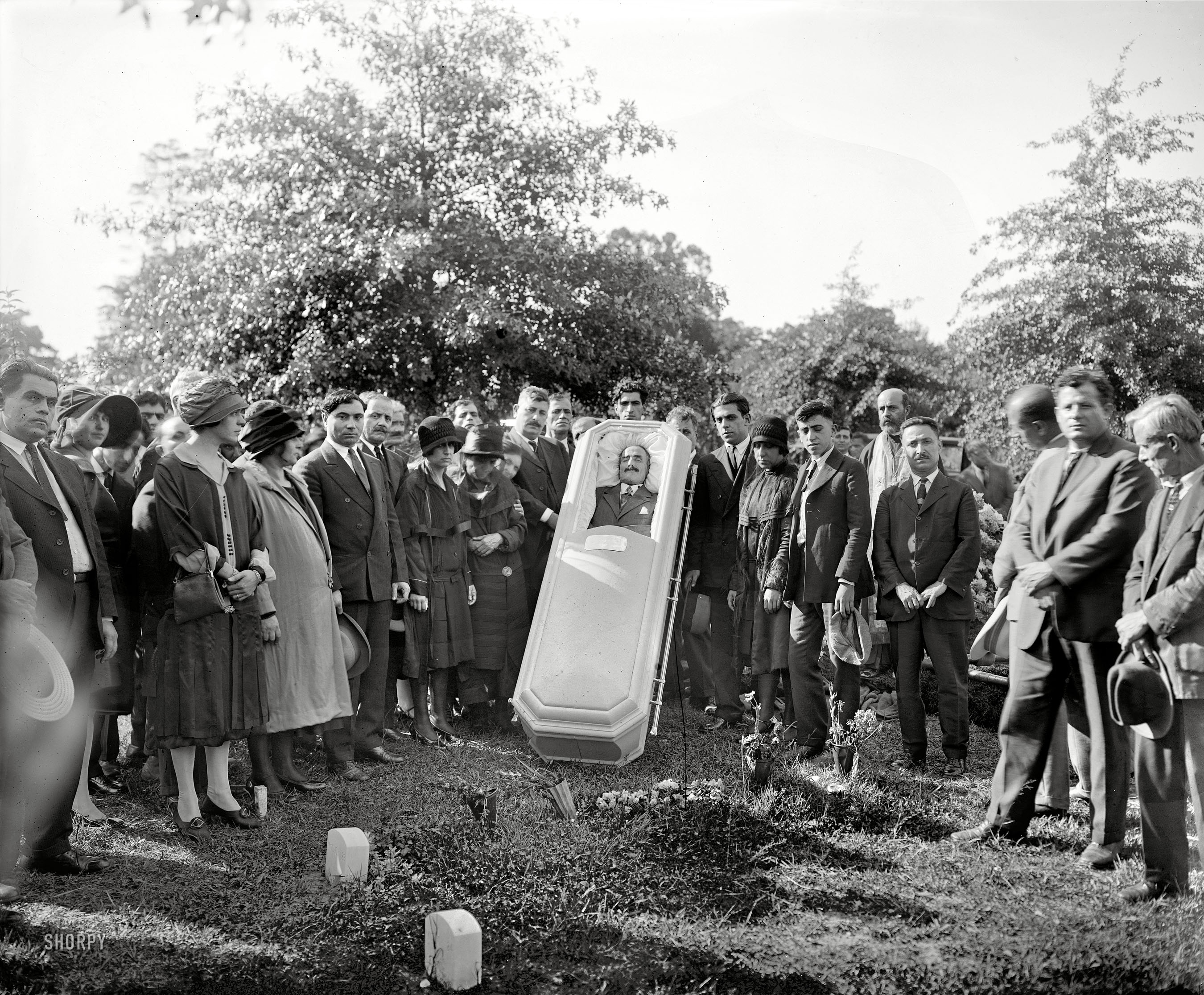 Washington, D.C., or vicinity circa 1925. "No. 89 -- Cemetery picture -- No name." One last look around topside. National Photo glass negative. View full size.