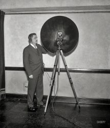 Washington, D.C., 1931. "National Broadcasting Co." A parabolic microphone, maybe, or high-tech salad bowl. Harris & Ewing glass negative. View full size.