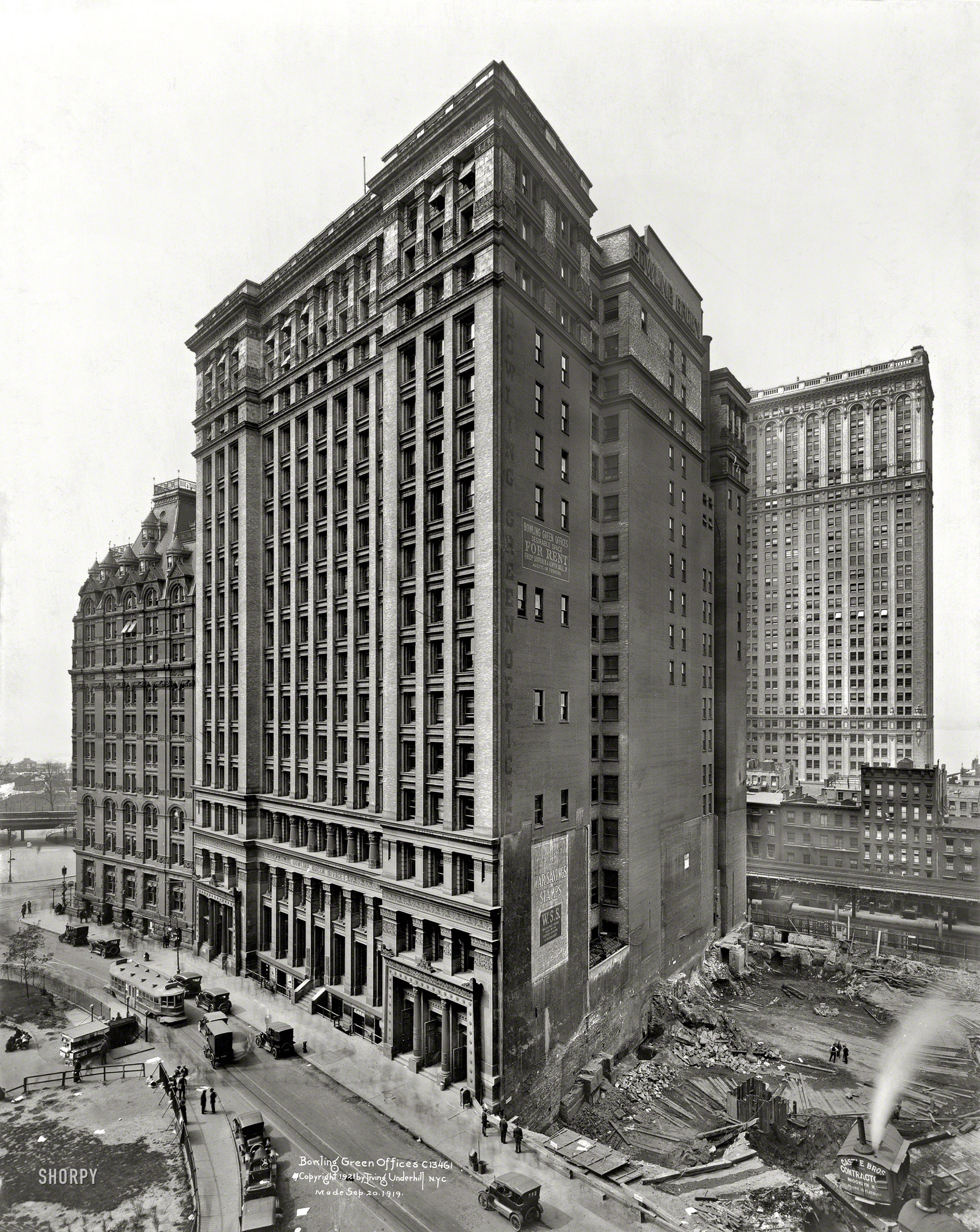 Sept. 20, 1919. "Bowling Green Offices, New York." An interesting view of a construction site next to this early skyscraper, and what might be a new Shorpy record for ghost pedestrians. Photo by Irving Underhill. View full size.