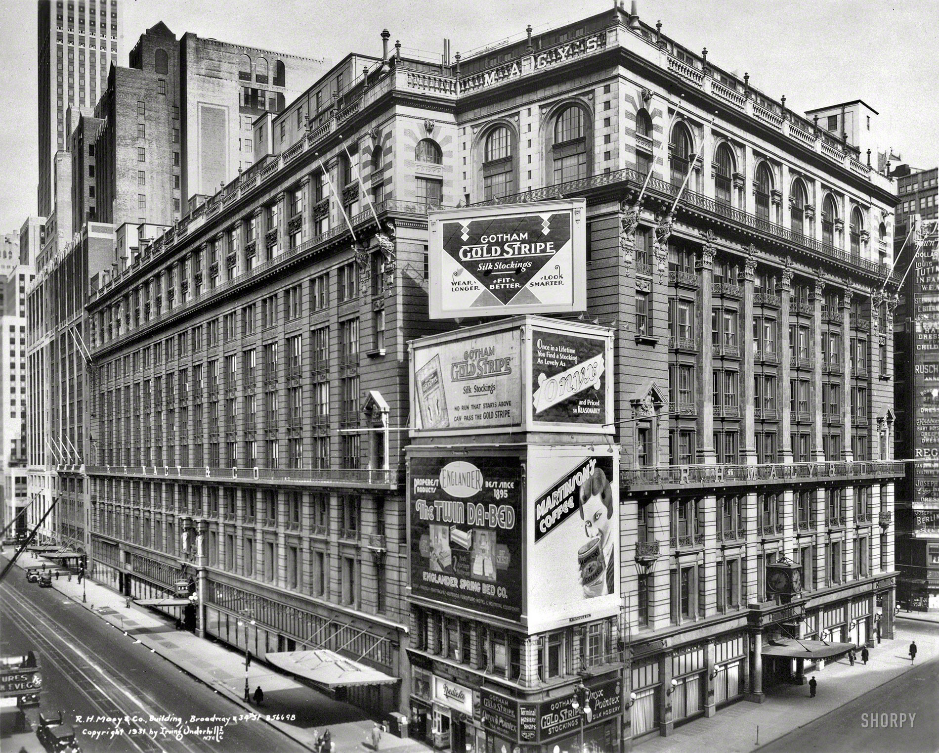 New York circa 1931. "R.H. Macy & Co. Building, Broadway & 34th Street." The original "big box" retailer. Irving Underhill photo. View full size.