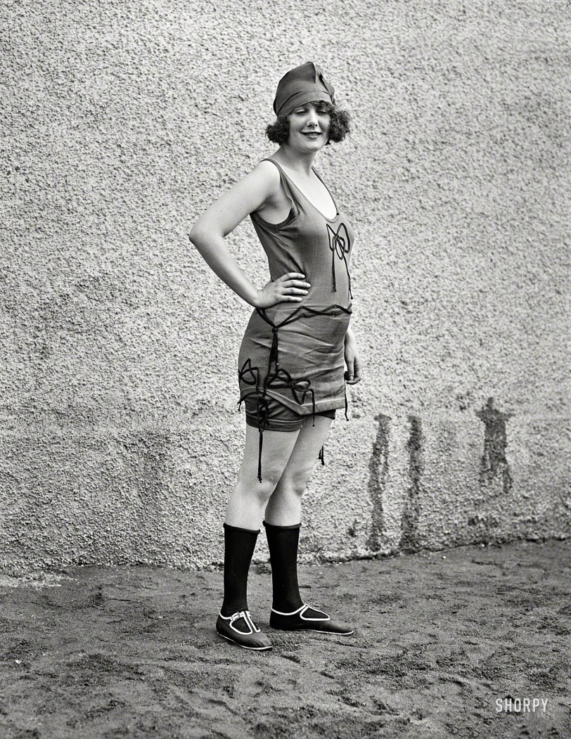 June 17, 1922. "Washington Advertising Club bathing costume contest at Tidal Basin." Our second look at the stylish entry of Miss Anna Niebel, the "former Follies girl" who took first place. Harris &amp; Ewing glass negative. View full size.
