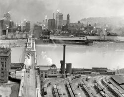 1905. "Pittsburgh, Pennsylvania, from Mount Washington." 8x10 inch dry plate glass negative, Detroit Publishing Company. View full size.