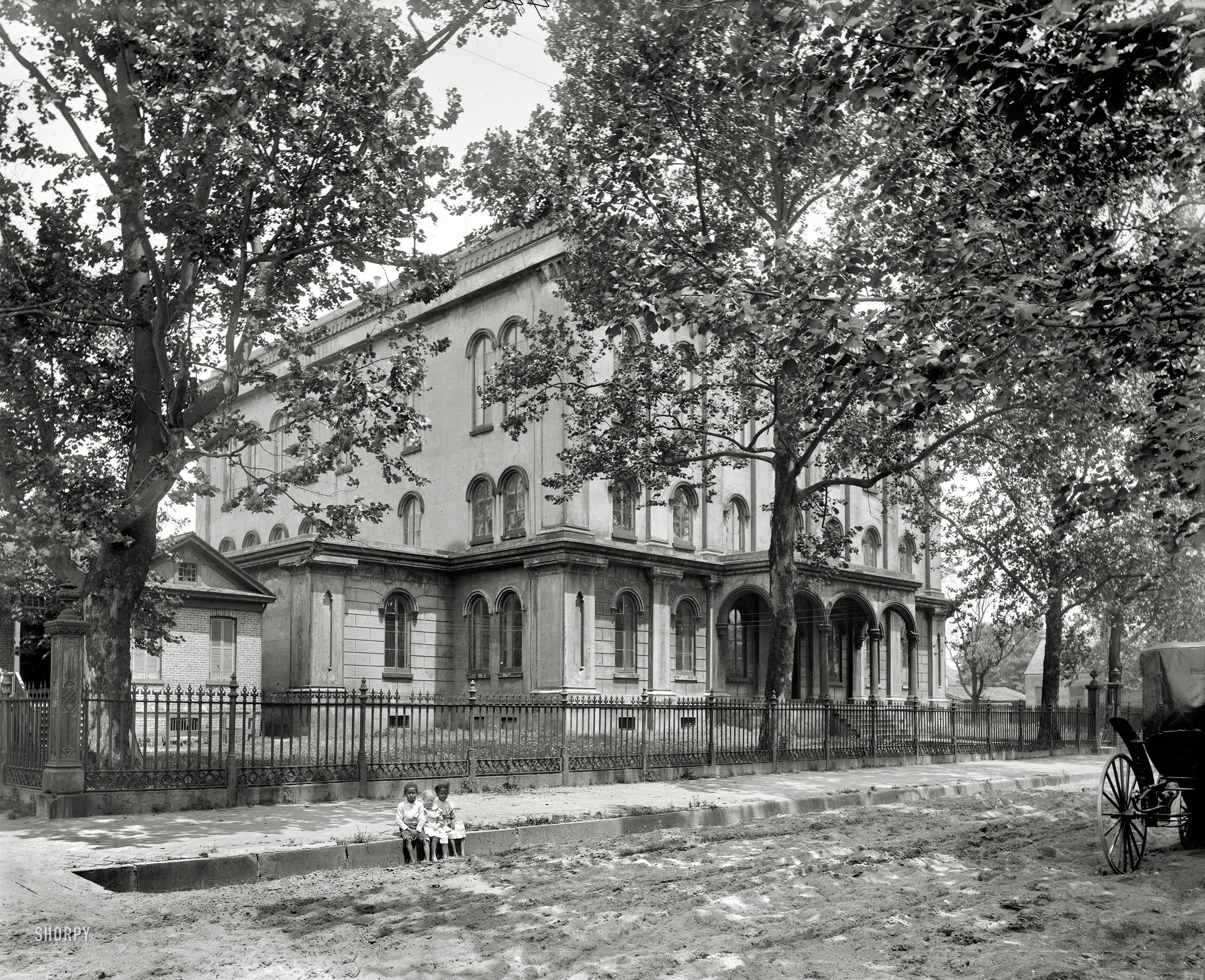 Mobile, Alabama, circa 1901. "Alabama Medical College." 8x10 inch dry plate glass negative, Detroit Publishing Company. View full size.