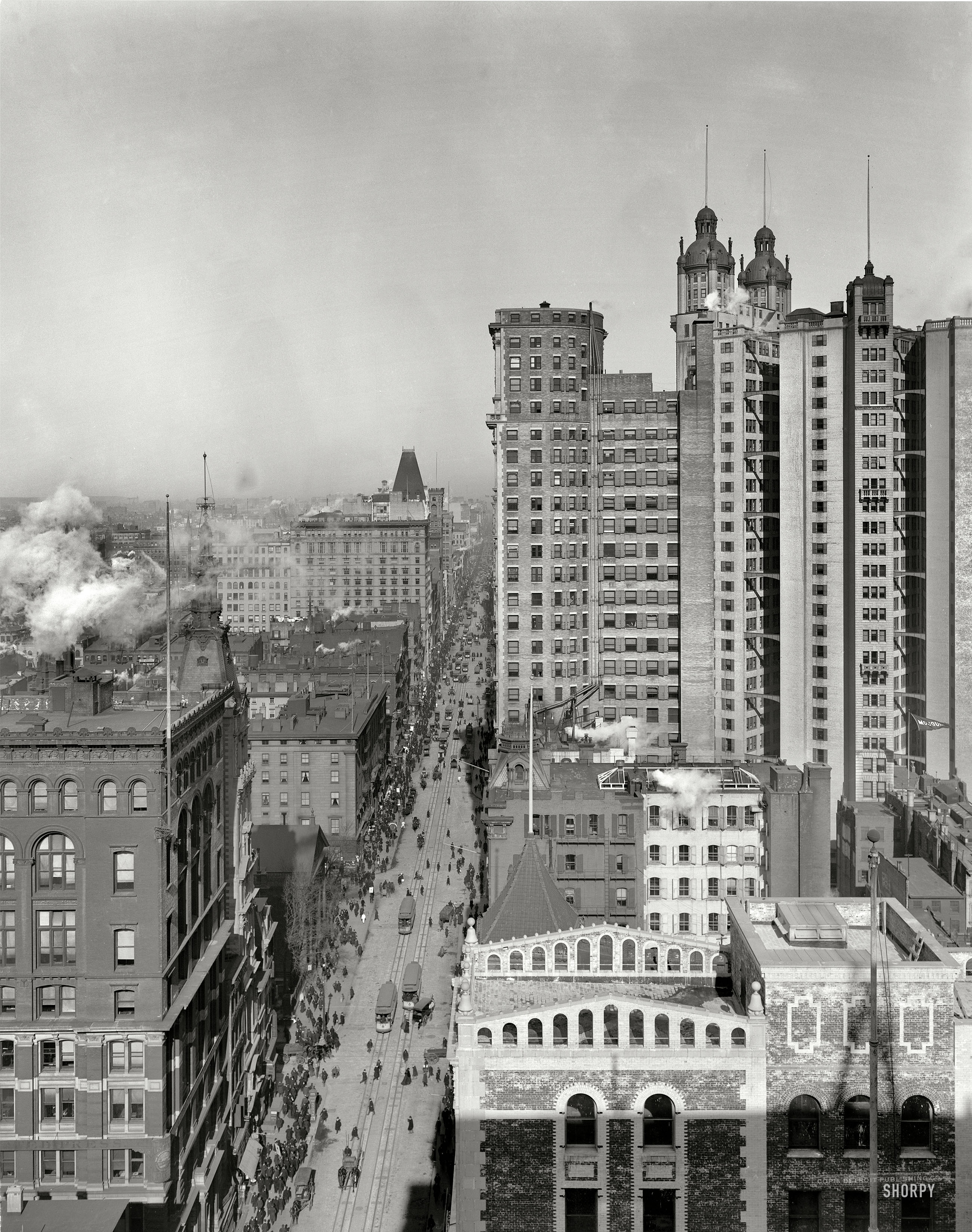 New York circa 1901. "Up Broadway." The St. Paul and Park Row buildings, world's tallest at the time. Detroit Publishing glass negative. View full size.