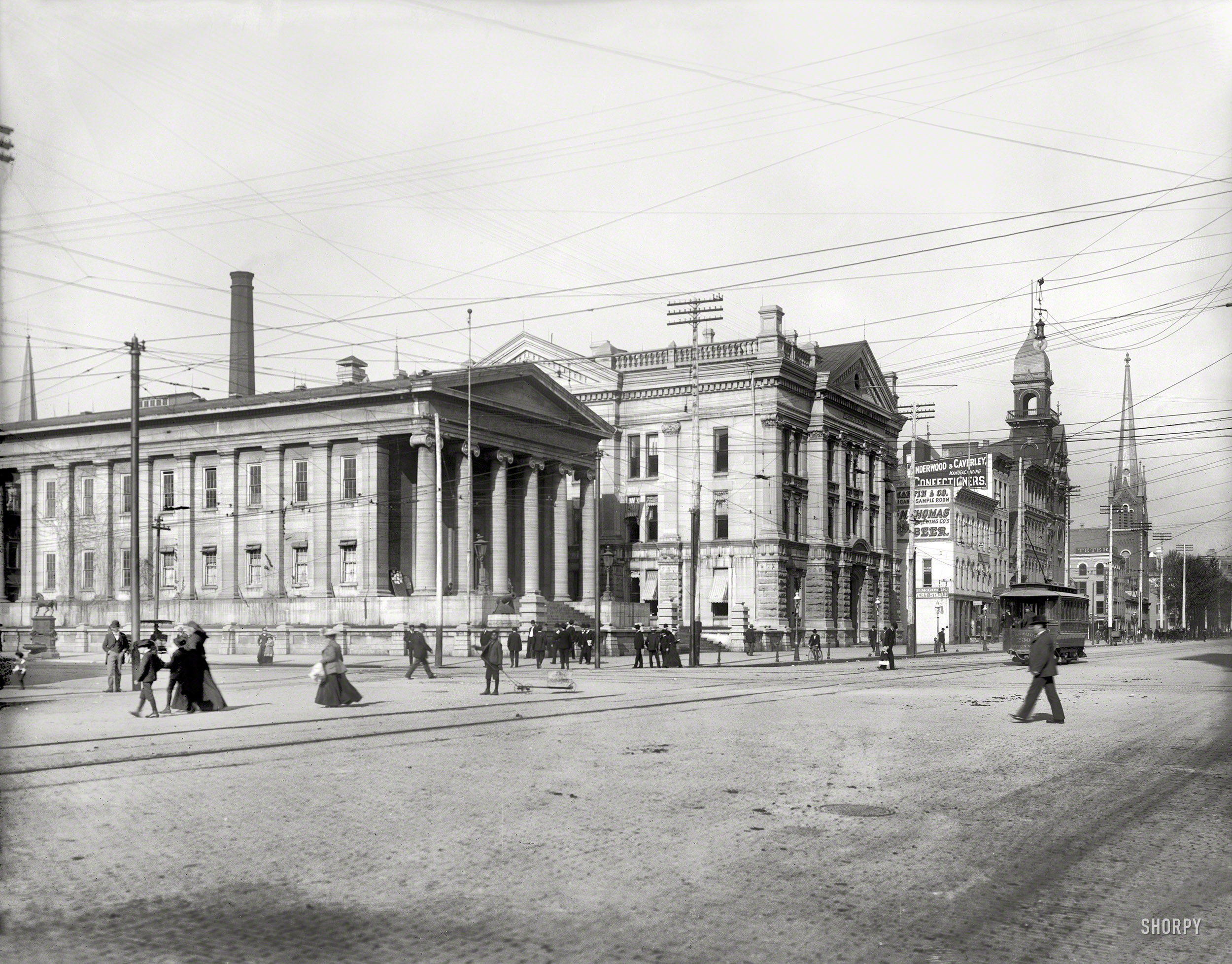 Circa 1902. "Courthouse -- Dayton, Ohio." Under a web of streetcar, telephone and telegraph wires. 8x10 glass negative, Detroit Publishing Co. View full size.