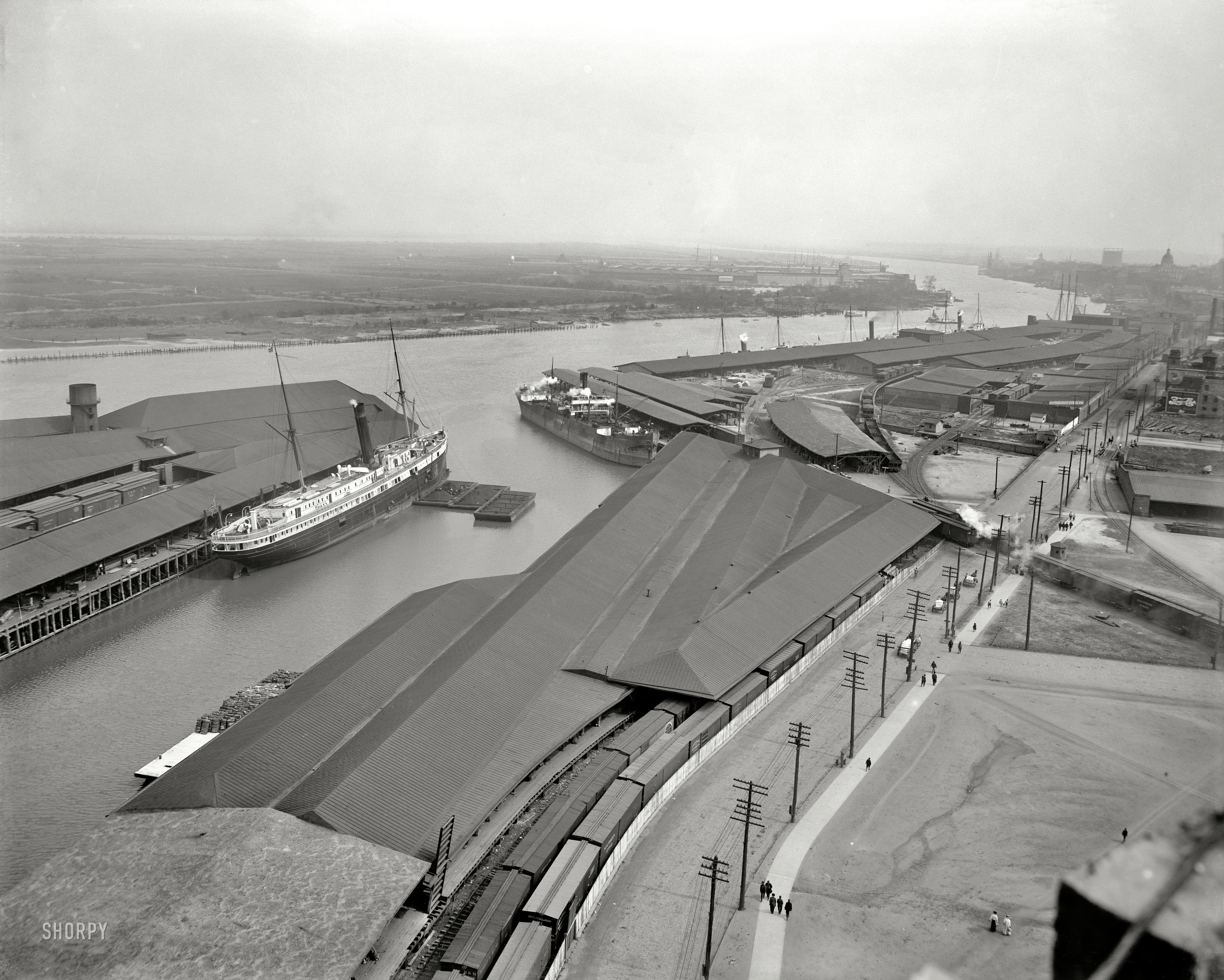 Circa 1905. "The docks at Savannah." 8x10 inch dry plate glass negative, Detroit Publishing Company. View full size.