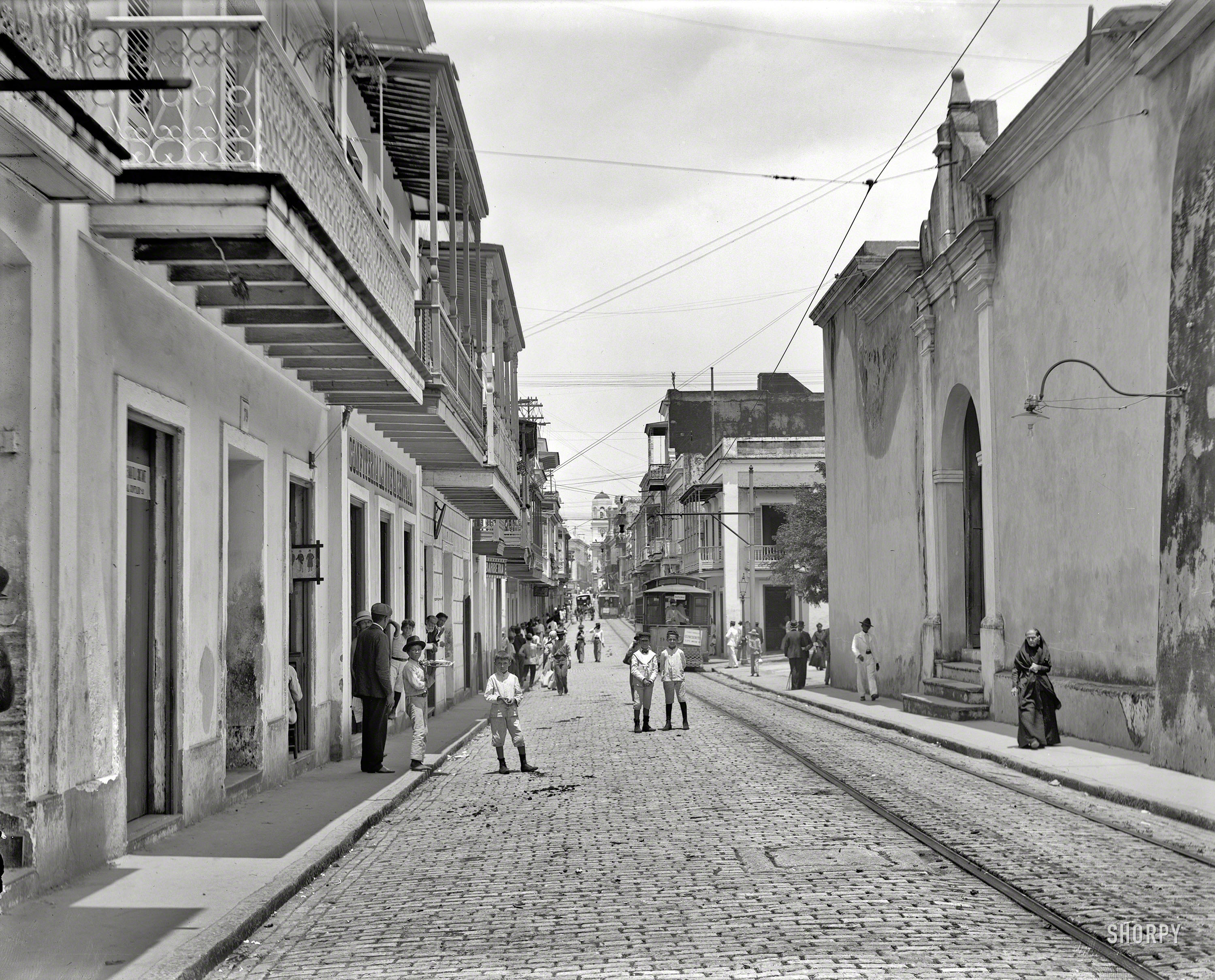 Circa 1906. "Calle de San Francisco, San Juan, Puerto Rico." 8x10 inch dry plate glass negative, Detroit Publishing Company. View full size.