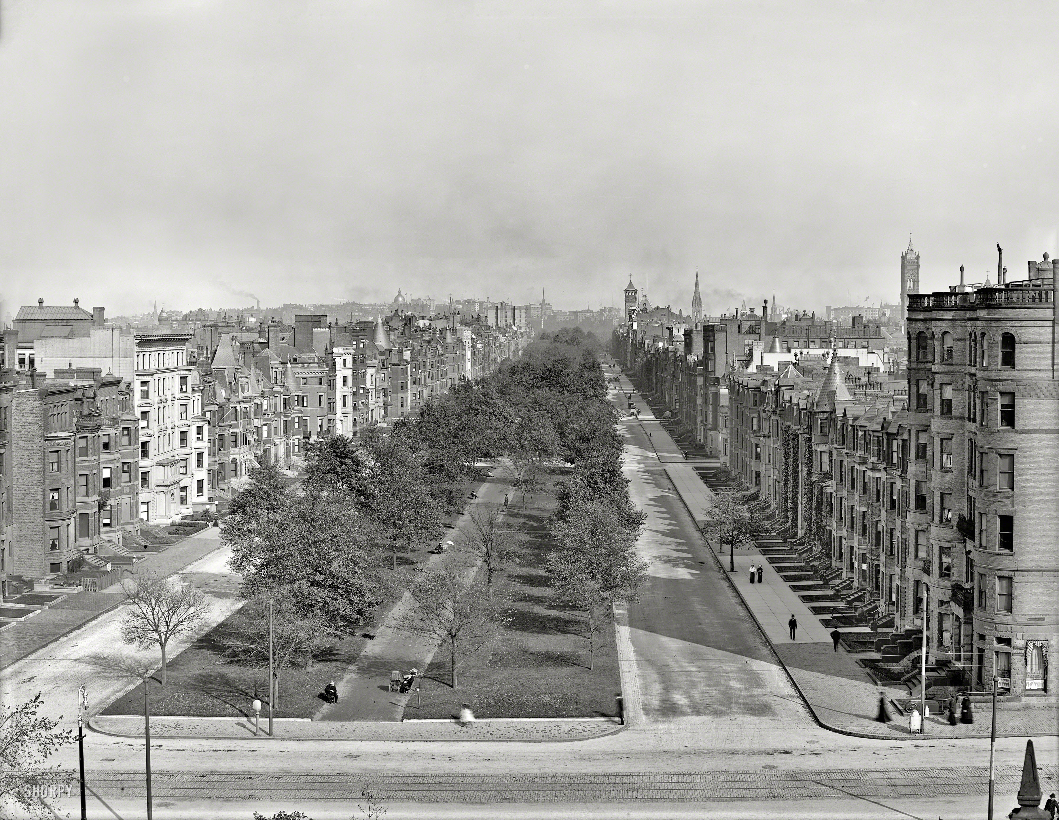 Circa 1904. "Commonwealth Avenue, Boston." An ultra-detailed view of bustling Beantown. 8x10 glass negative, Detroit Publishing Company. View full size.