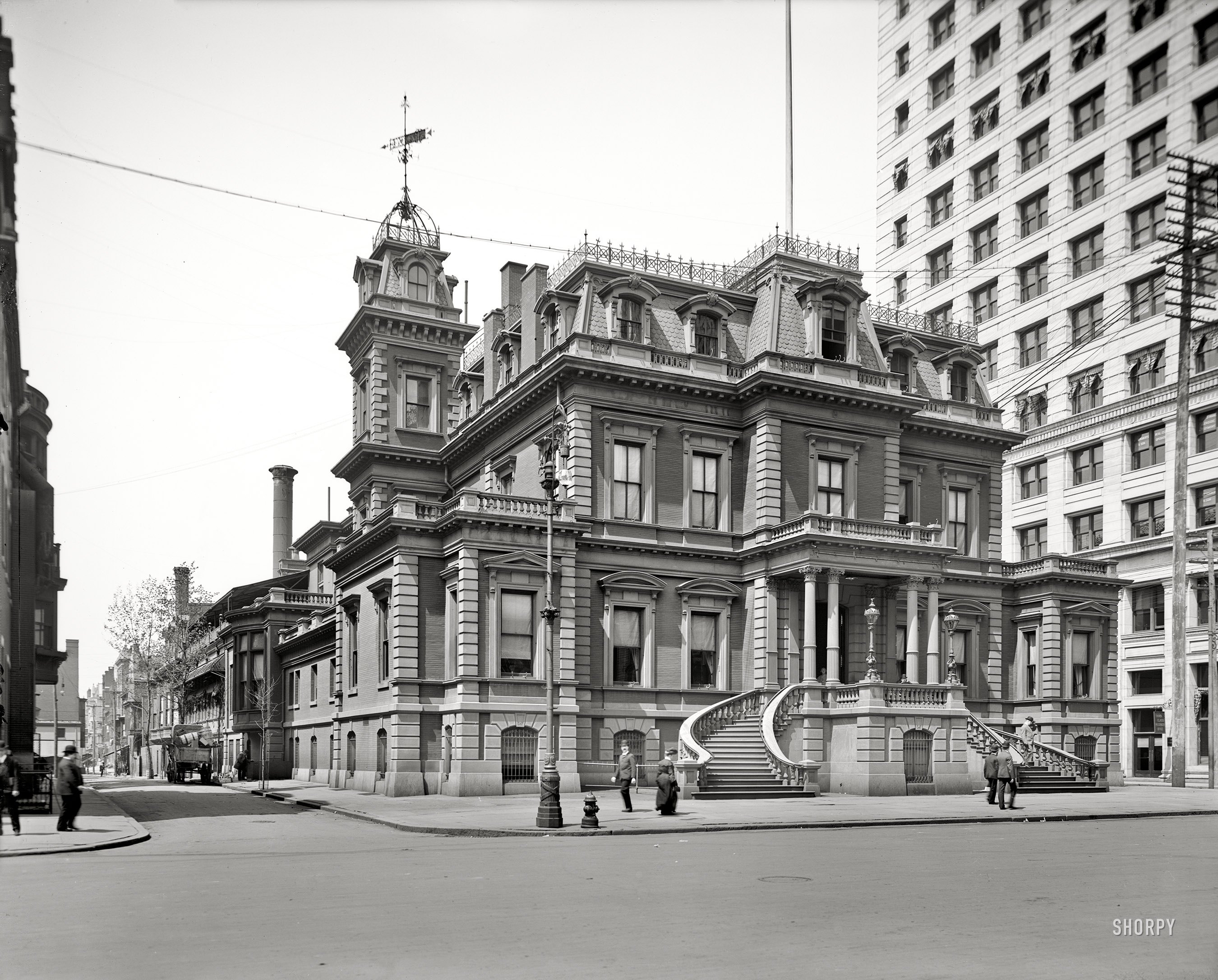 Circa 1905. "Union League Club, Philadelphia." With a nice carbon-arc lamp out front. 8x10 inch glass negative, Detroit Publishing Company. View full size.