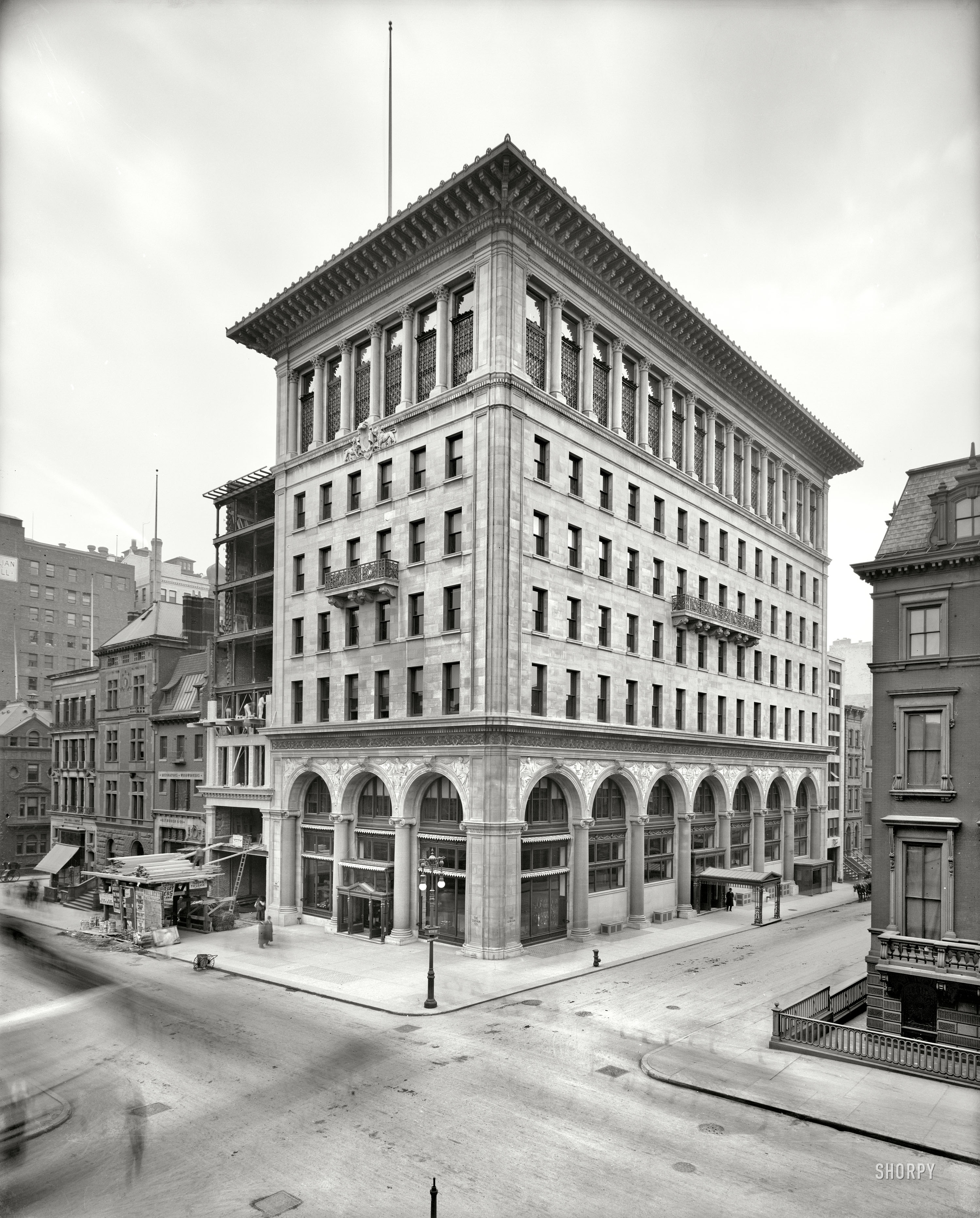 New York circa 1906. "Gorham Co. building, Fifth Avenue and 36th Street." New headquarters, designed by Stanford White, of the noted silver-making concern. 8x10 inch dry plate glass negative, Detroit Publishing Company. View full size.