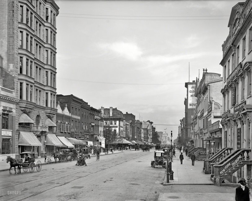 F Street Northwest in Washington, D.C., circa 1906. Note the Harris &amp; Ewing photographic studio, source of many of our images here on Shorpy, at left. 8x10 inch dry plate glass negative, Detroit Publishing Company. View full size.

