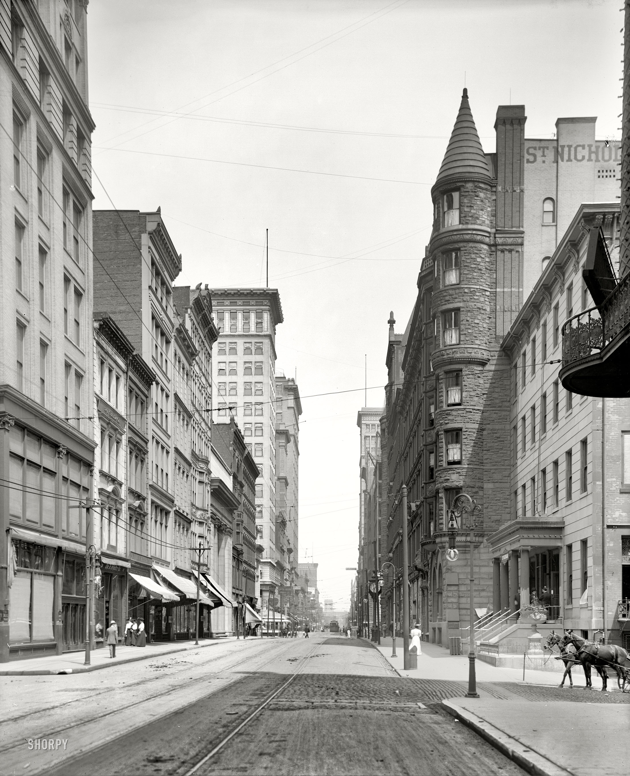 Cincinnati, Ohio, circa 1910. "Fourth Street east from Race Street." 8x10 inch dry plate glass negative, Detroit Publishing Company. View full size.