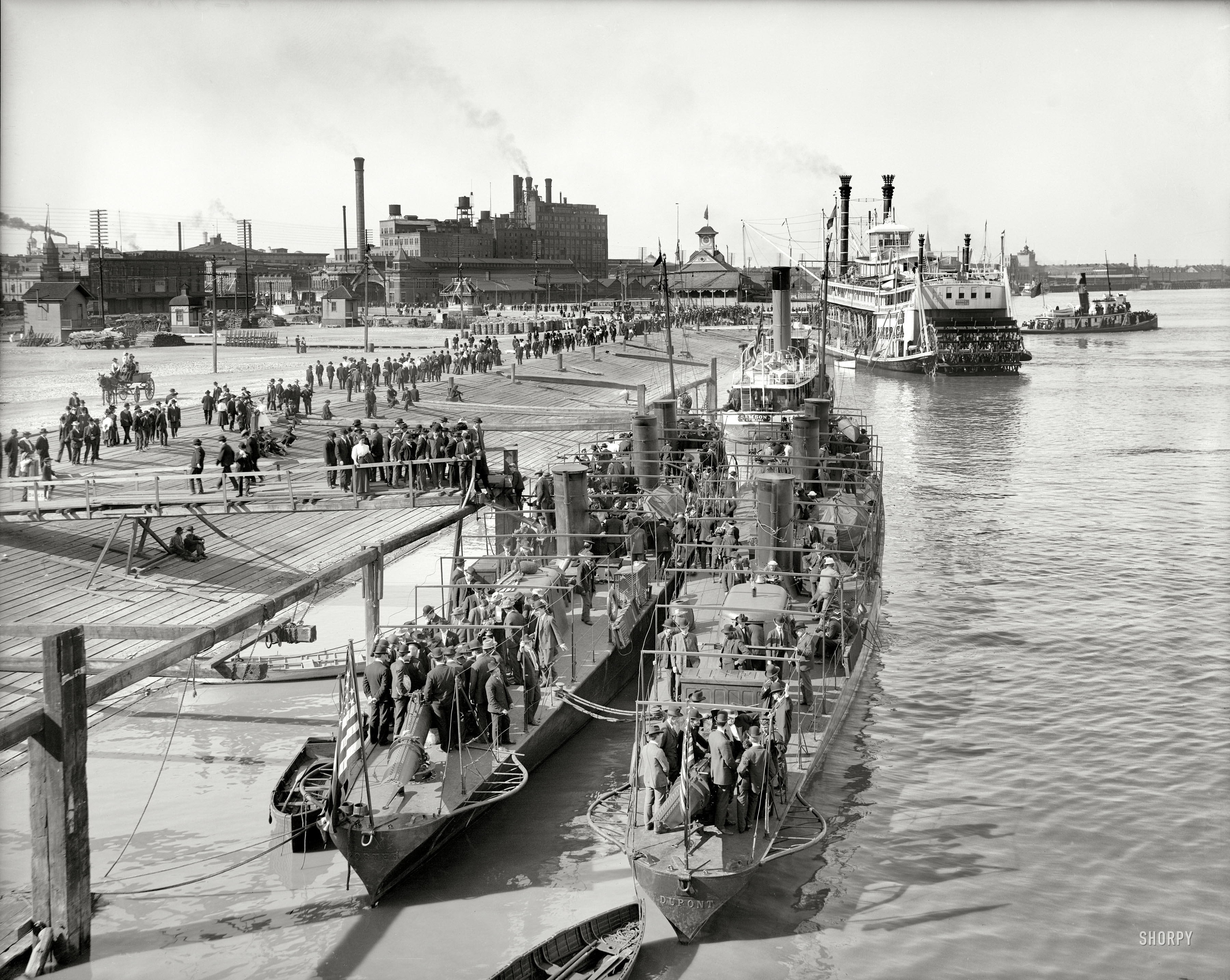New Orleans circa 1906. "Visiting the torpedo boats." The Porter and the Dupont. 8x10 inch dry plate glass negative, Detroit Publishing Company. View full size.