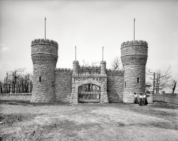 Lookout Mountain, Tennessee, circa 1907. "Entrance to Point Park." 8x10 inch dry plate glass negative, Detroit Publishing Company. View full size.