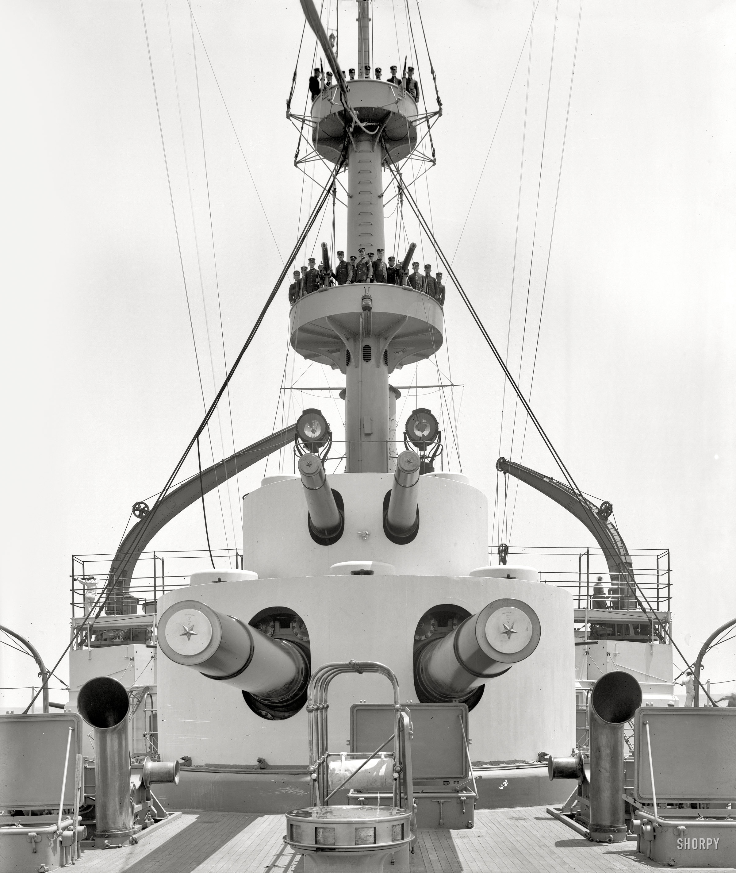 Circa 1900. "U.S.S. Kentucky -- quarter deck and after gun turrets." 8x10 inch glass negative by Edward Hart, Detroit Publishing Company. View full size.