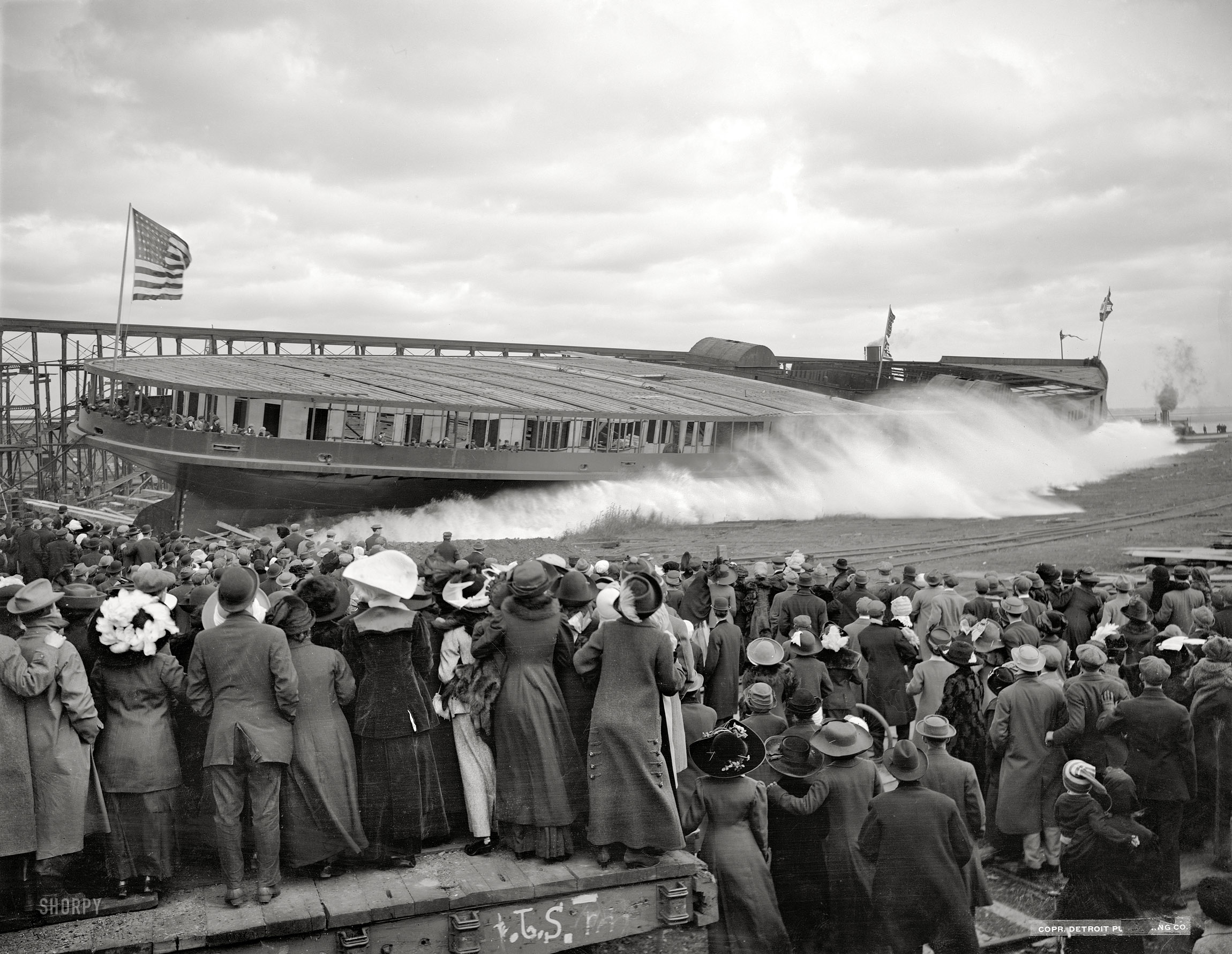 November 9, 1912. Wyandotte, Michigan. "Steamer Seeandbee, the launch." Thrilling denouement of the scene glimpsed earlier here. 8x10 inch dry plate glass negative, Detroit Publishing Company. View full size.