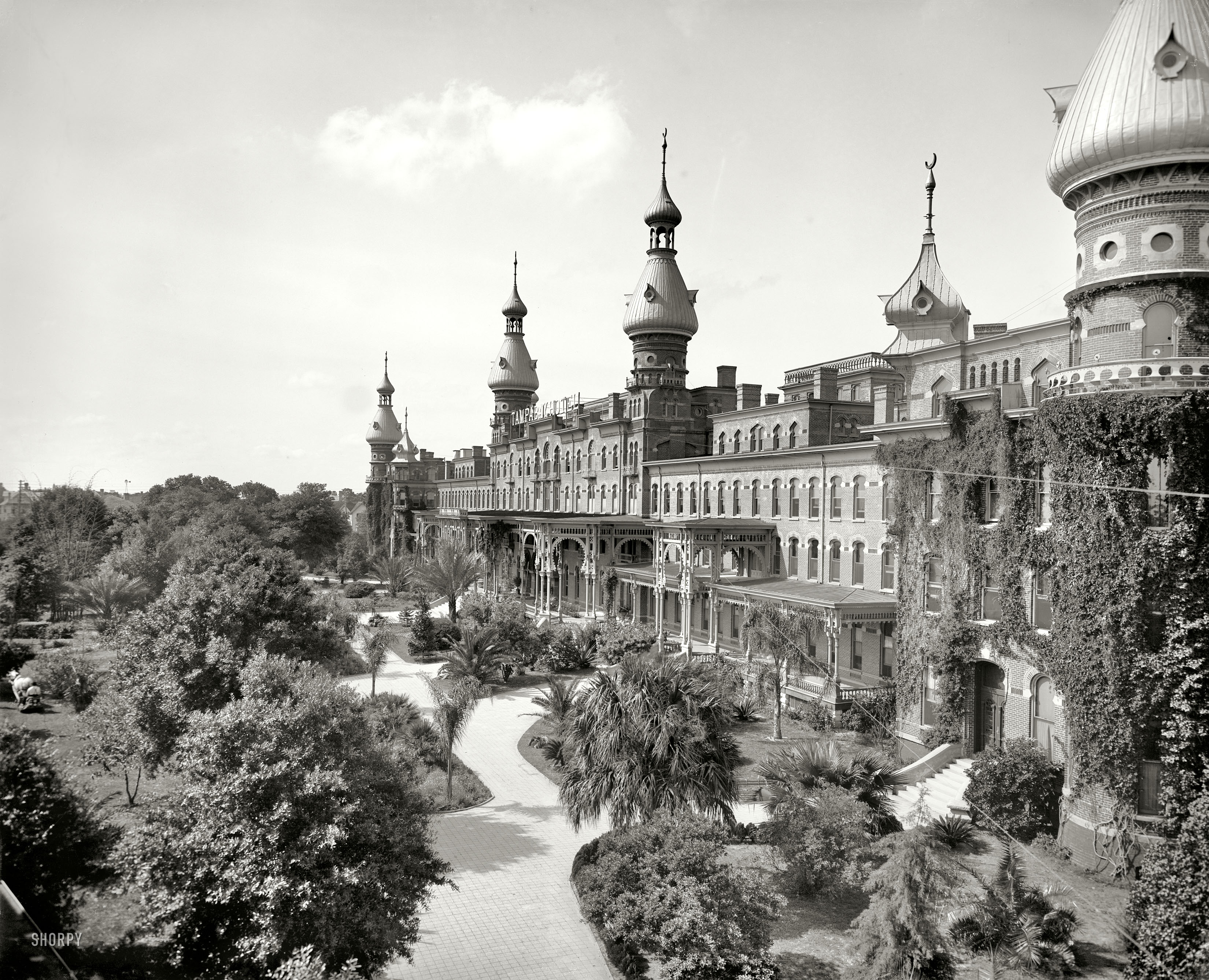 "Tampa Bay Hotel, Florida, 1902." 8x10 inch dry plate glass negative by William Henry Jackson, Detroit Publishing Company. View full size.