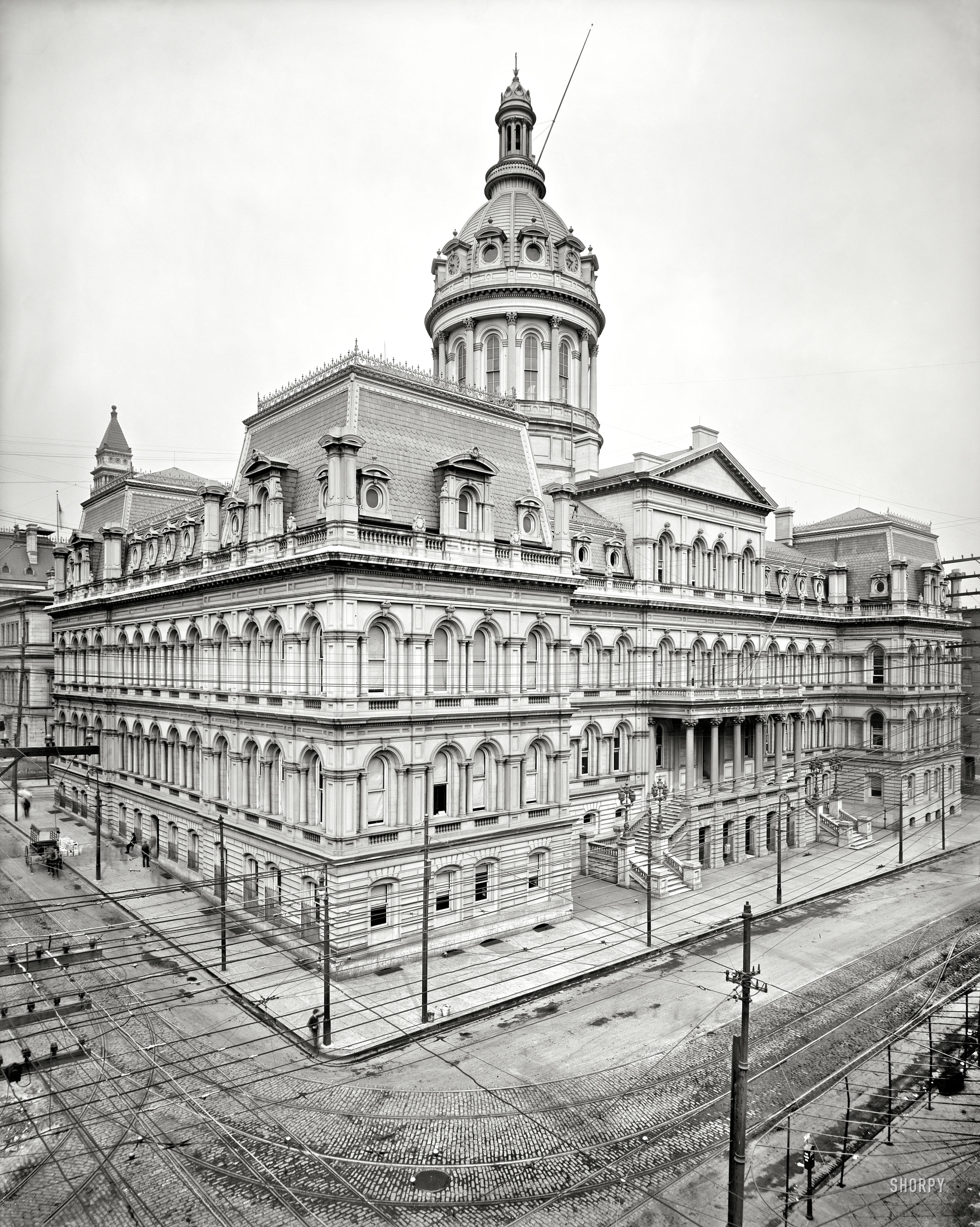 Circa 1900. "Baltimore City Hall." Rising behind a web of wires. 8x10 inch dry plate glass negative, Detroit Publishing Company. View full size.