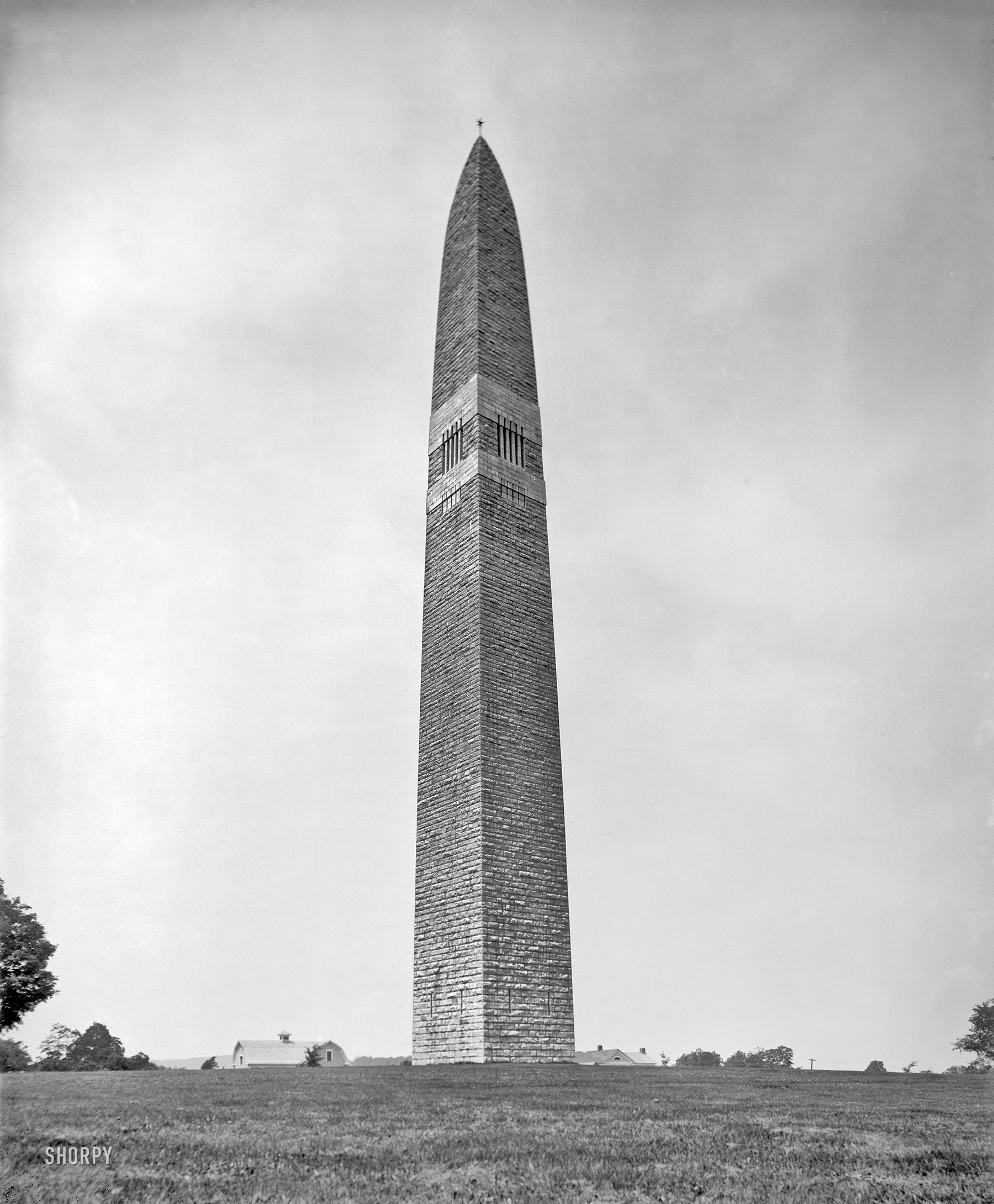 Bennington, Vermont, circa 1905. "Monument commemorating Battle of Bennington -- Walmscock, N.Y., 1777." Not pictured: reflecting pool shaped like an ashtray. 8x10 glass negative, Detroit Publishing Co. View full size.