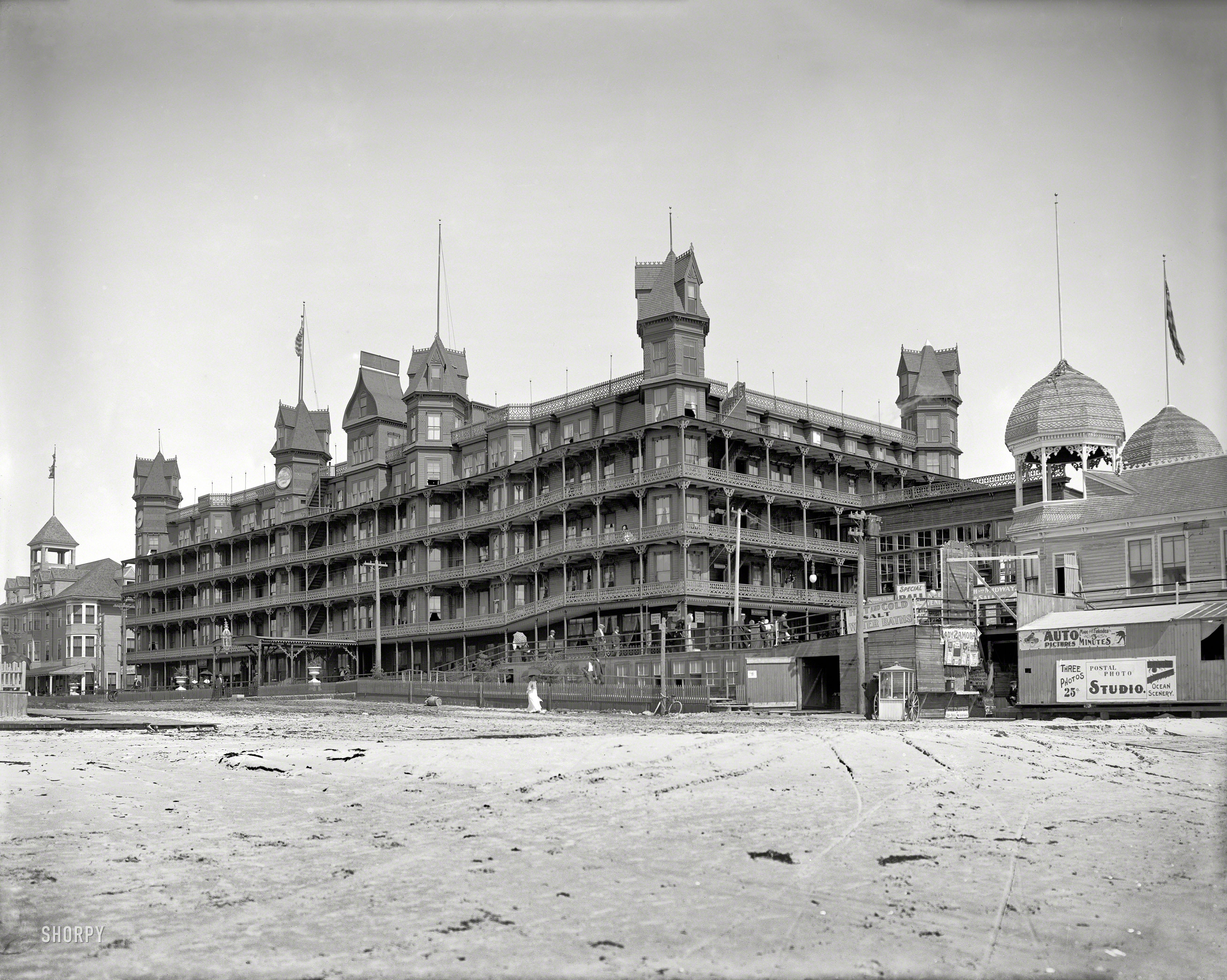 Old Orchard, Maine, circa 1904. "Hotel Velvet from beach." Note photo studio signage at right. Renamed the Hotel Emerson, the place "burned like oil" in the Great Fire of 1907. 8x10 glass negative, Detroit Publishing Co. View full size.