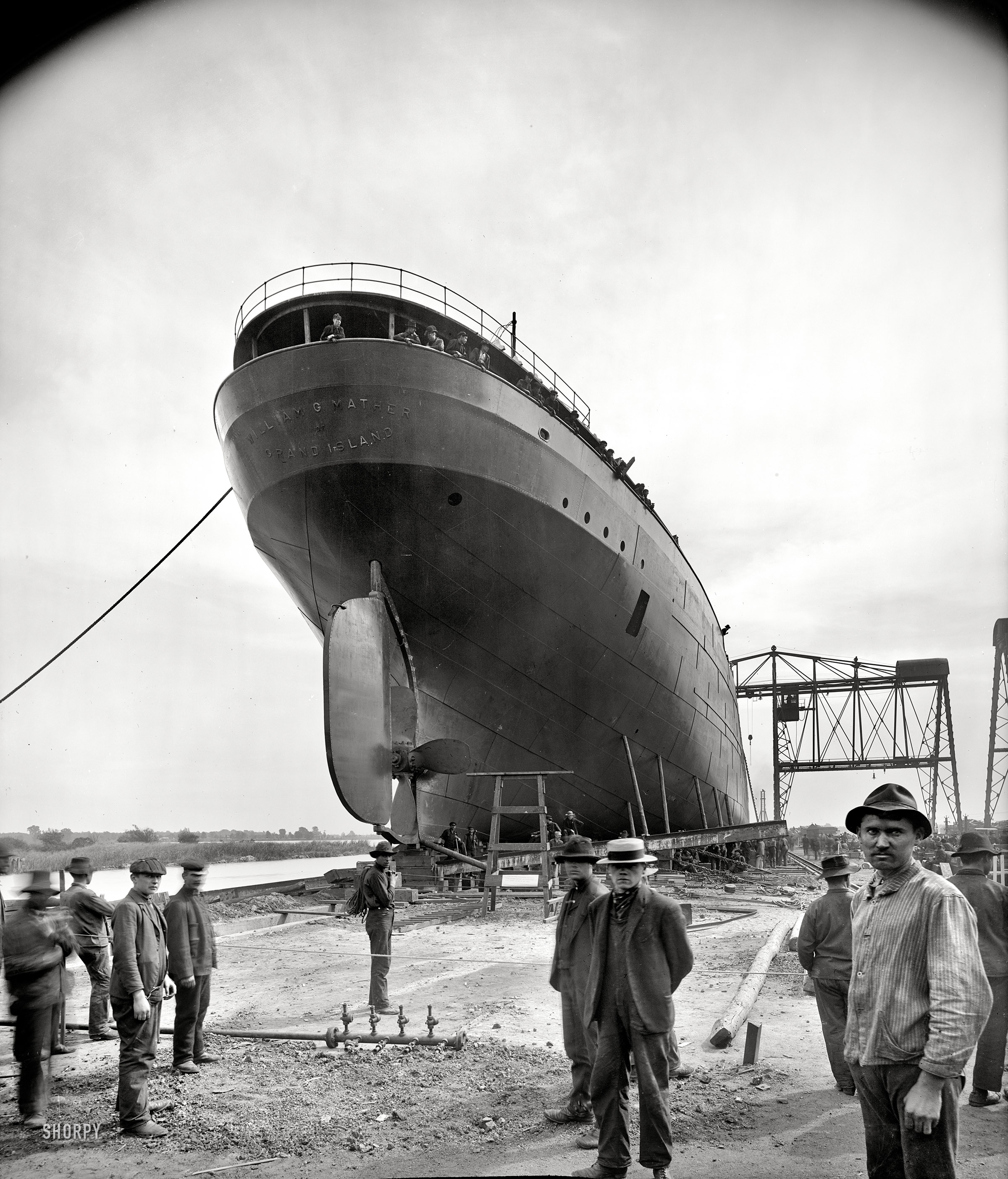 October 1905. Ecorse, Michigan. "S.S. William G. Mather -- stern view before launch." Our second look at this freighter on the ways at Great Lakes Engineering Works. 8x10 inch glass negative, Detroit Publishing Company. View full size.