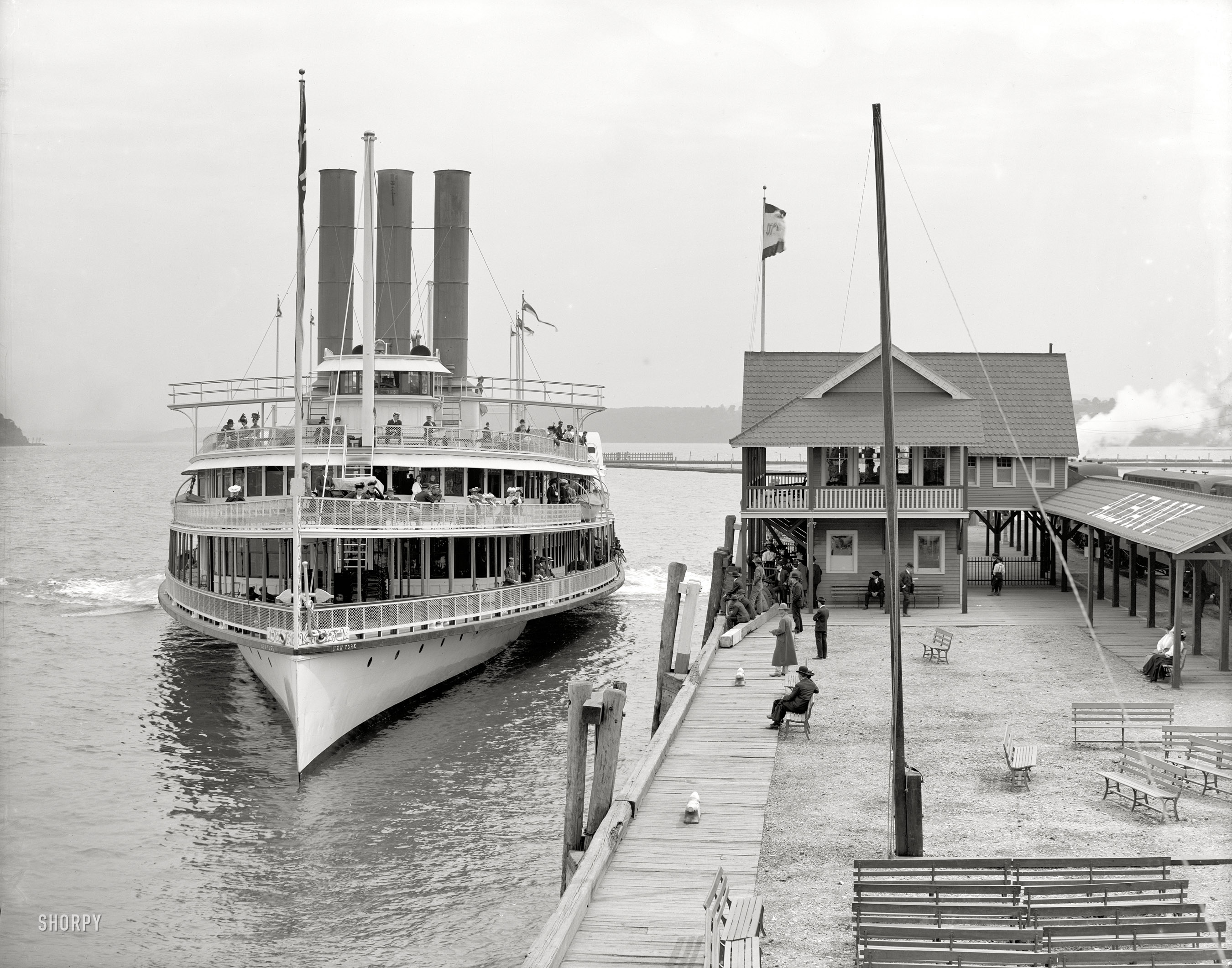 Circa 1906. "Steamer New York on the Hudson. Boat landing at Kingston Point." 8x10 inch glass negative, Detroit Publishing Company. View full size.