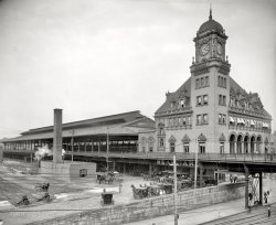 Richmond, Virginia, circa 1905. "Main Street Station." The clock tower will be familiar to travelers on I-95 where it pokes up over the elevated portion of expressway downtown. Detroit Publishing glass negative. View full size.