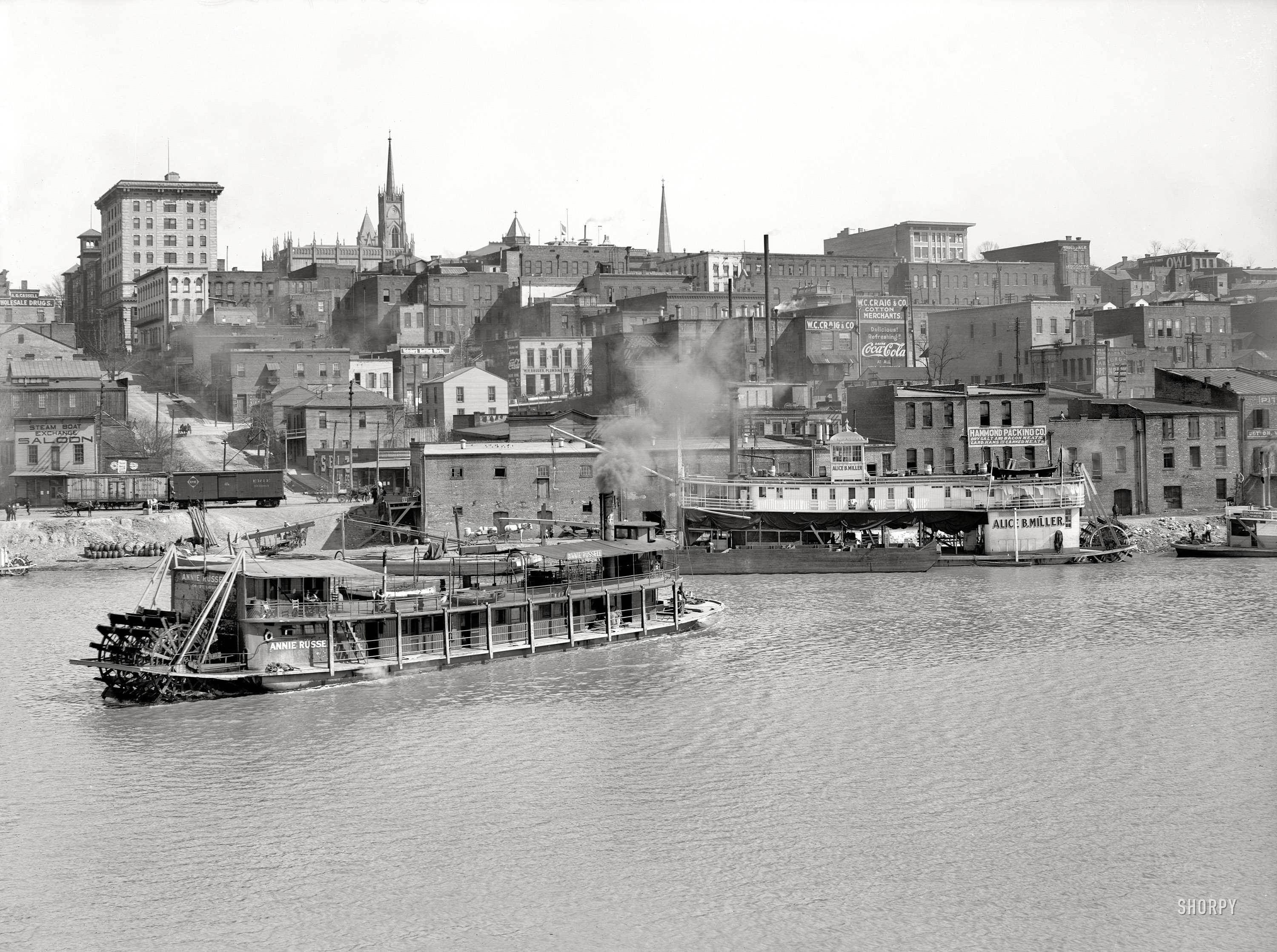 The Mississippi River circa 1909. "Vicksburg waterfront." The sternwheelers Annie Russell and Alice B. Miller. Detroit Publishing Co. View full size.