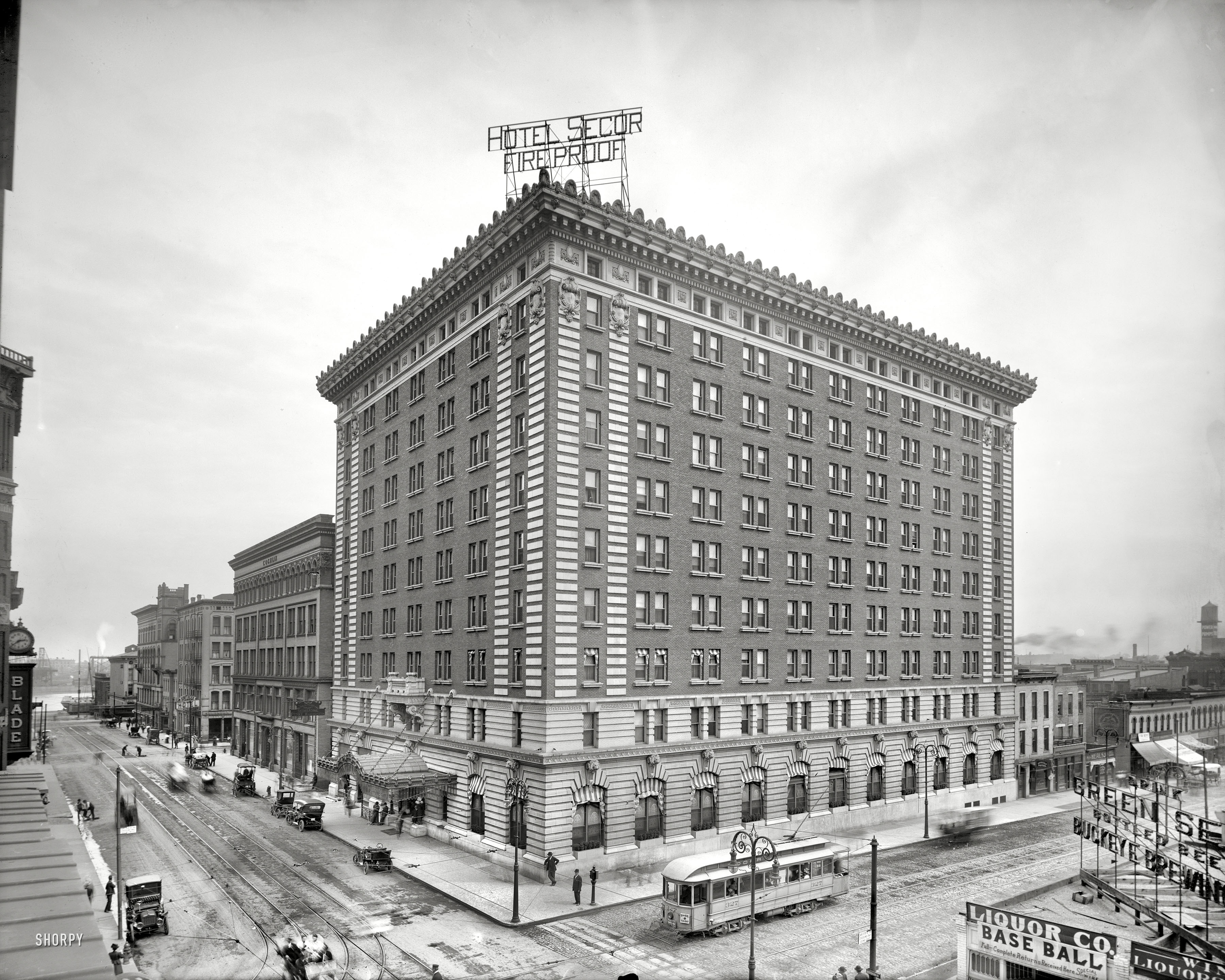 Toledo, Ohio, circa 1909. "Hotel Secor, Jefferson Avenue and Superior Street." 8x10 inch dry plate glass negative, Detroit Publishing Company. View full size.