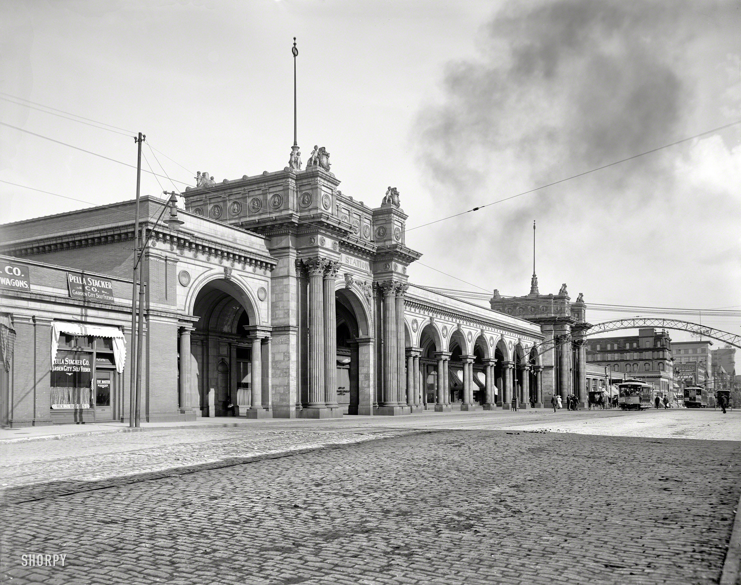 Circa 1910. "Union Station, Columbus, Ohio." Your headquarters for the Garden City Self Feeder, whatever that is. Continuing our tour of Columbus on Columbus Day. 8x10 glass negative, Detroit Publishing Co. View full size.