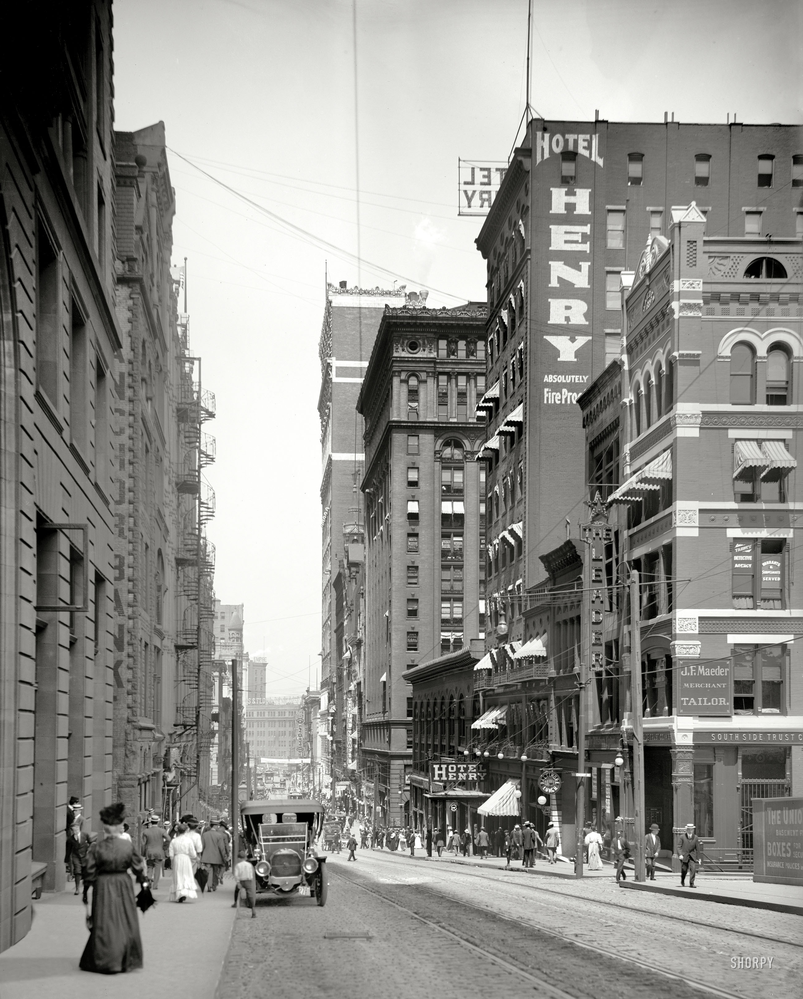 Circa 1908. "Fifth Avenue, Pittsburgh, Pennsylvania." Plenty of free parking for the automobilists among us. 8x10 inch glass negative. View full size.