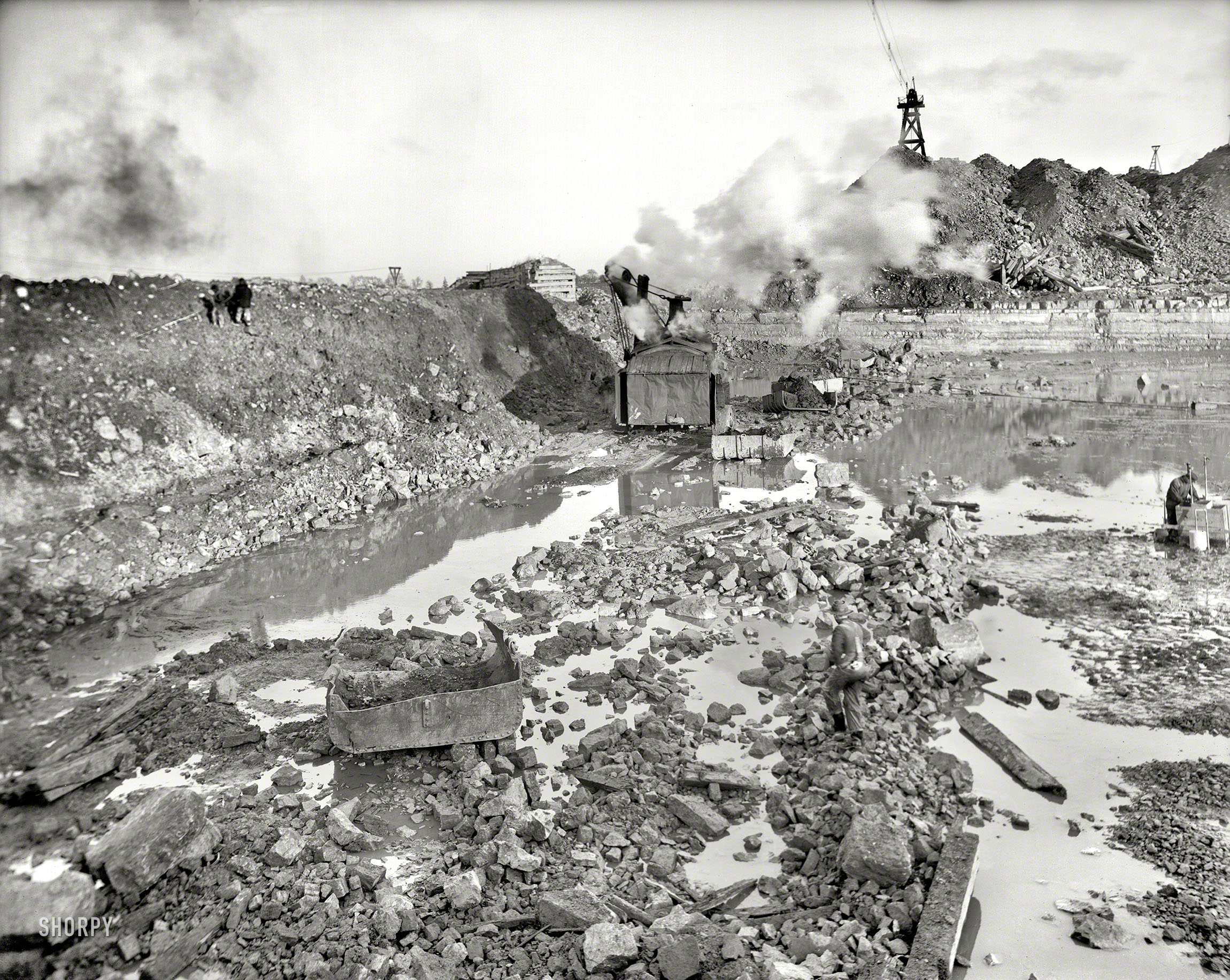 Circa 1910. "Steam shovel removing a section of coffer dam, Livingstone Channel, Detroit, Michigan." Construction of the navigation channel along the Detroit River. 8x10 inch glass negative, Detroit Publishing Company. View full size.