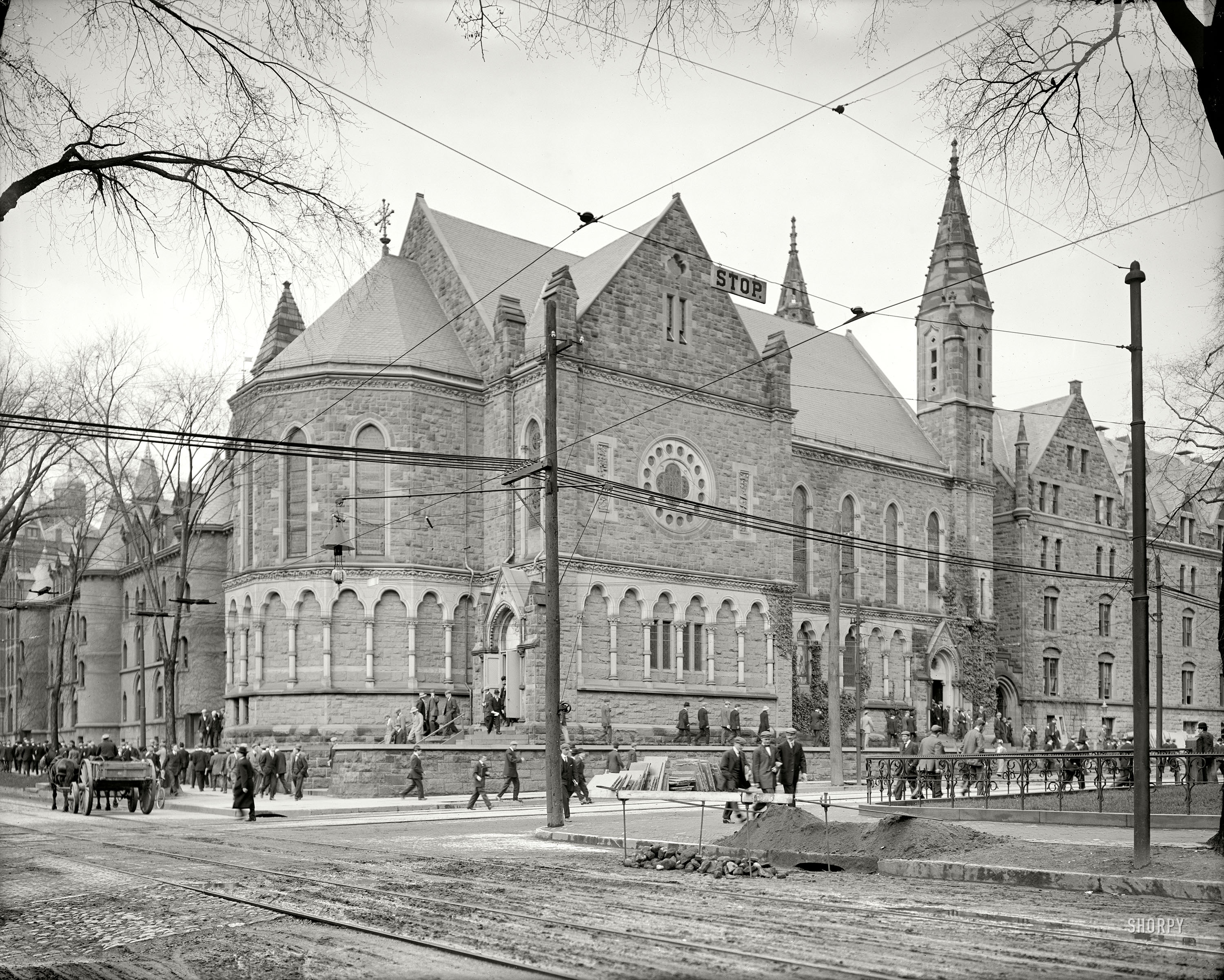New Haven, Connecticut, circa 1910. "Students leaving Battell Chapel, Yale University." 8x10 inch glass negative, Detroit Publishing Co. View full size.