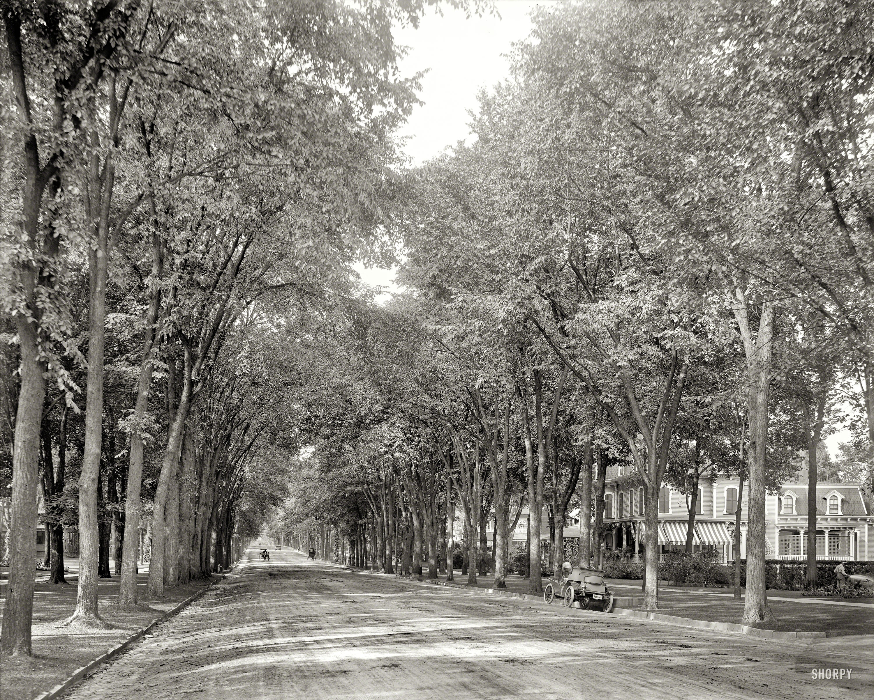 Circa 1908. "North Broadway, Saratoga Springs, N.Y." 8x10 inch dry plate glass negative, Detroit Publishing Company. View full size.
