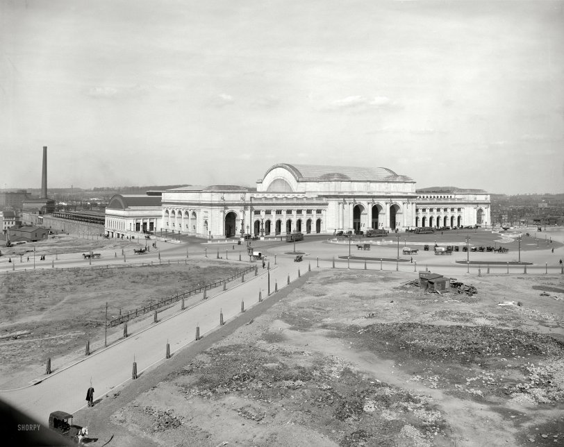 Washington, D.C., circa 1908. "New Union Station." Idyllically uncongested. 8x10 inch dry plate glass negative, Detroit Publishing Company. View full size.
