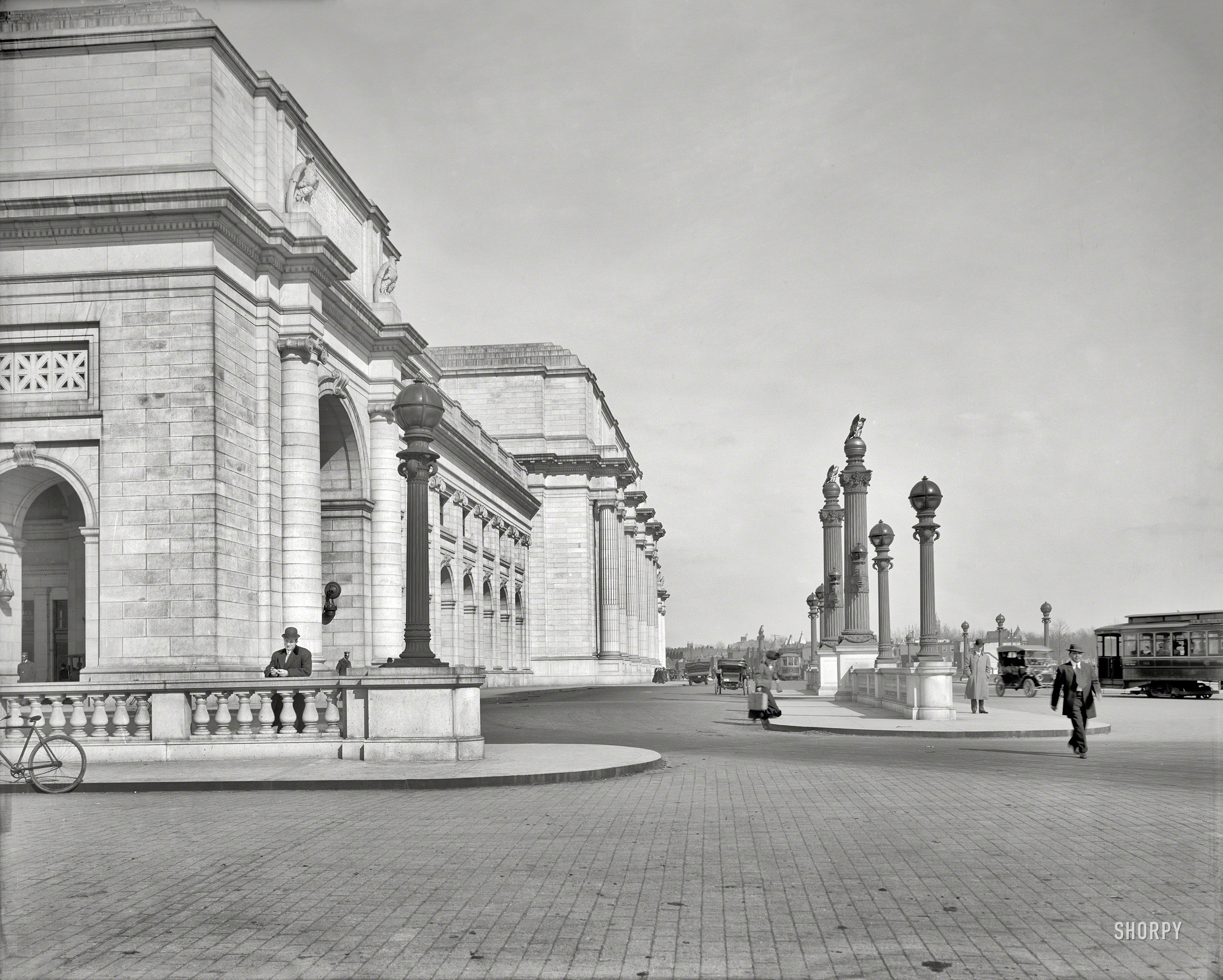 Washington, D.C., circa 1908. "South facade, new Union Station." At least five modes of transportation represented in this detailed view. 8x10 inch dry plate glass negative, Detroit Publishing Company. View full size.