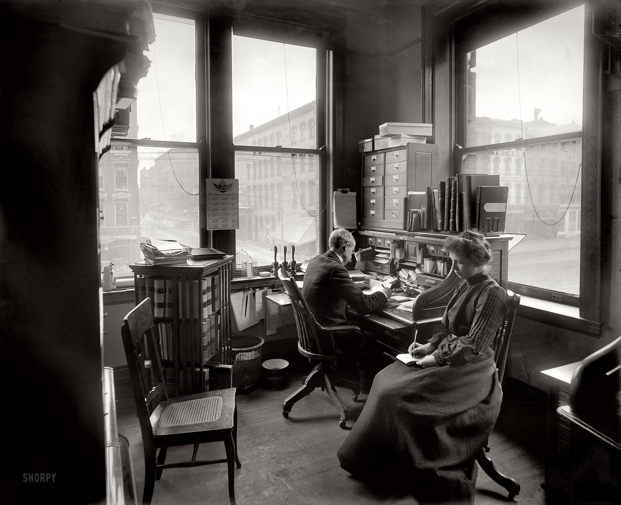 Circa 1902. "Richmond & Backus Co. office, Detroit." Our sixth glimpse behind the scenes at this printing, binding and office supply business. View full size.