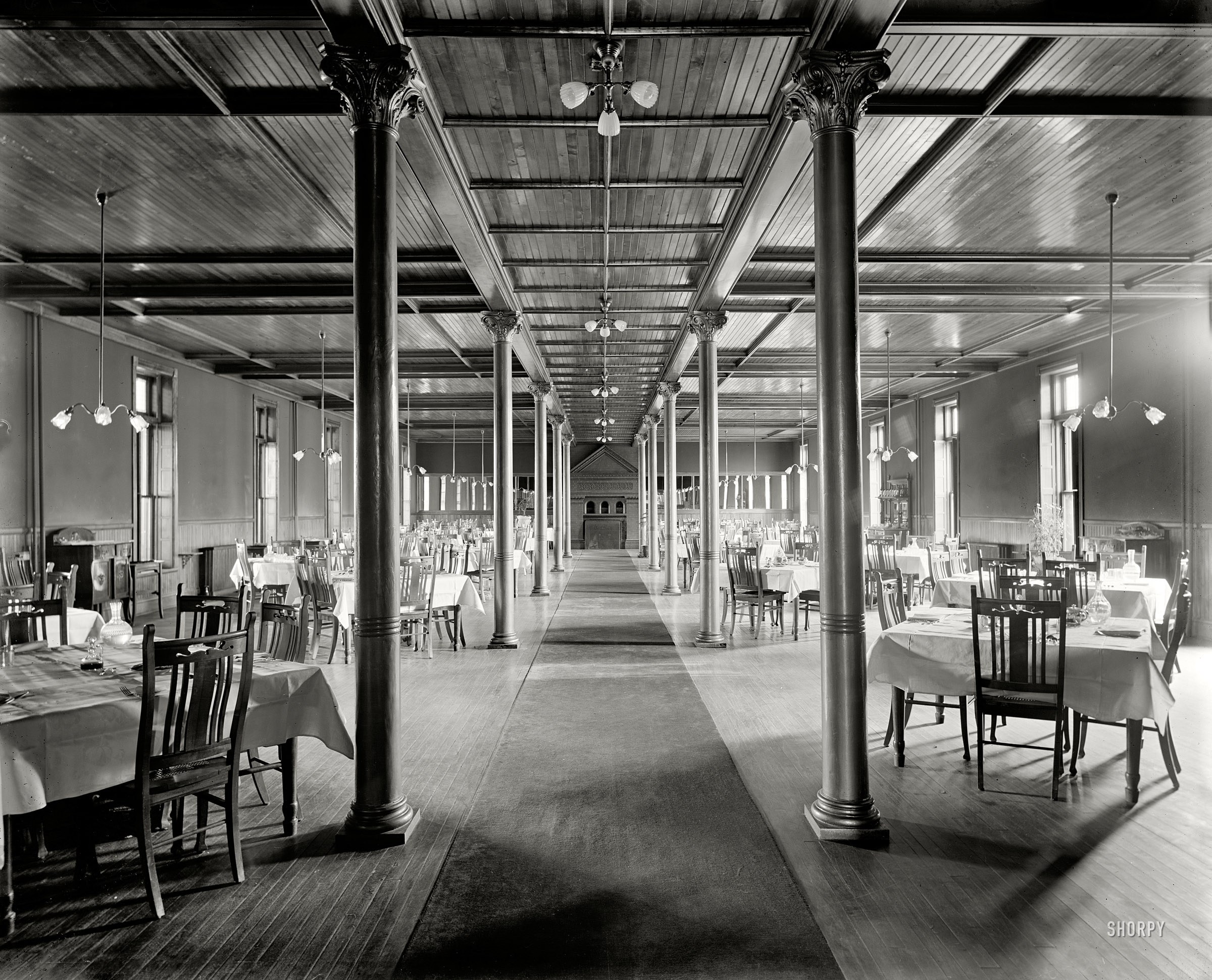 Alma, Michigan, circa 1905. "Alma Sanitarium dining room." 8x10 inch dry plate glass negative, Detroit Publishing Company. View full size.