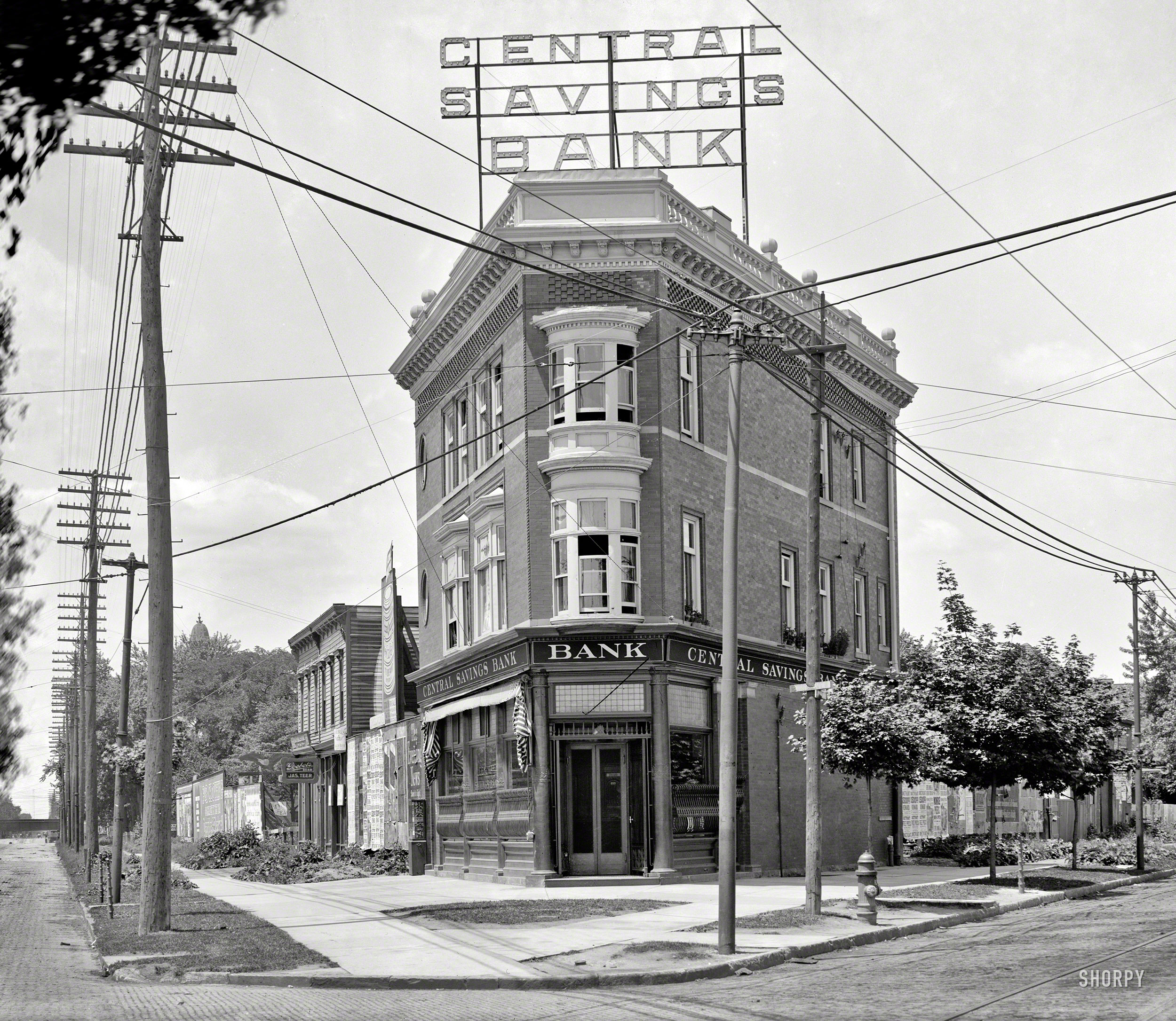 Detroit circa 1905. "Central Savings Bank, Grand River Avenue branch." 8x10 inch dry plate glass negative, Detroit Publishing Company. View full size.
