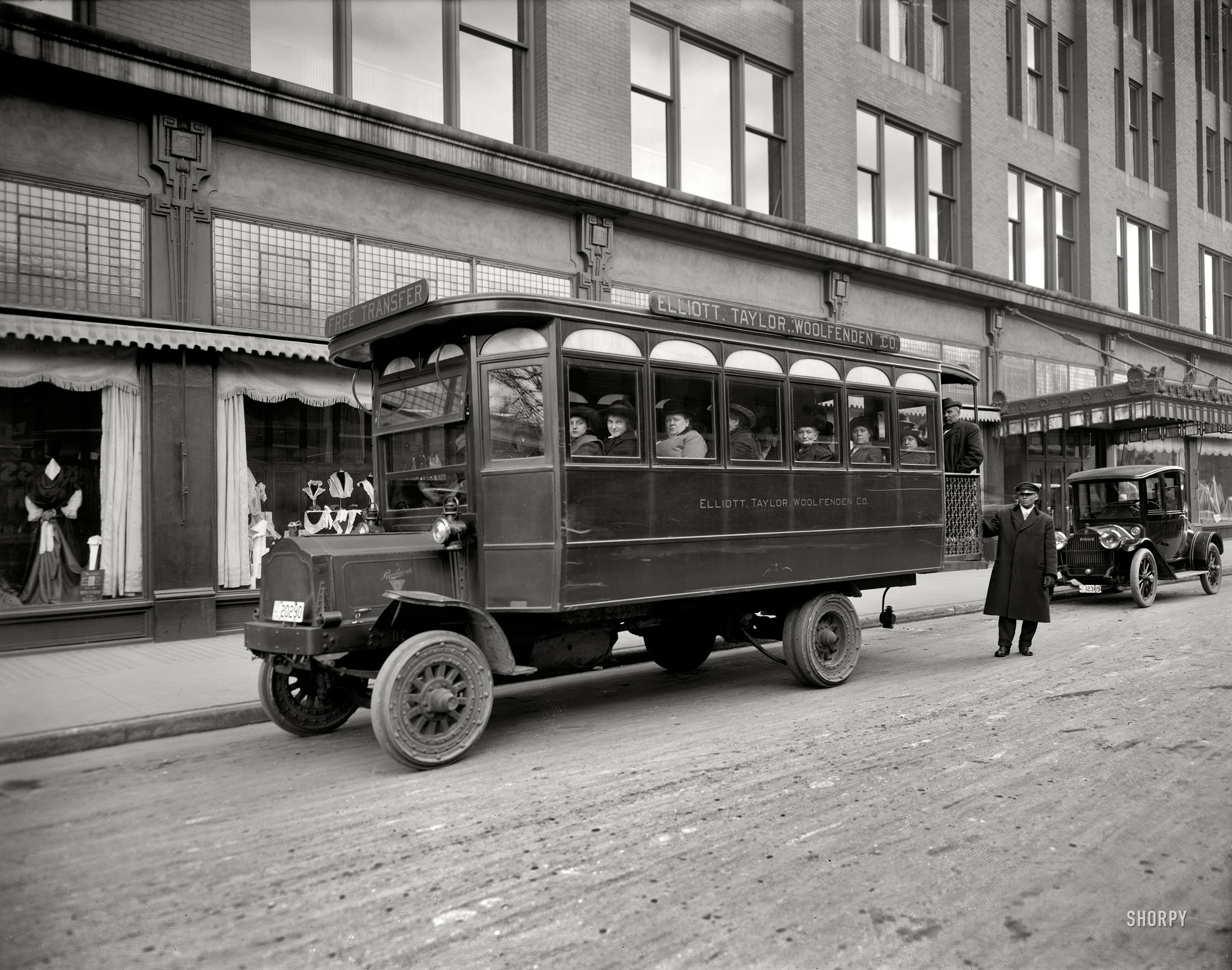 Detroit circa 1914. "Free transfer auto -- Elliott, Taylor, Woolfenden Co." 8x10 inch dry plate glass negative, Detroit Publishing Company. View full size.