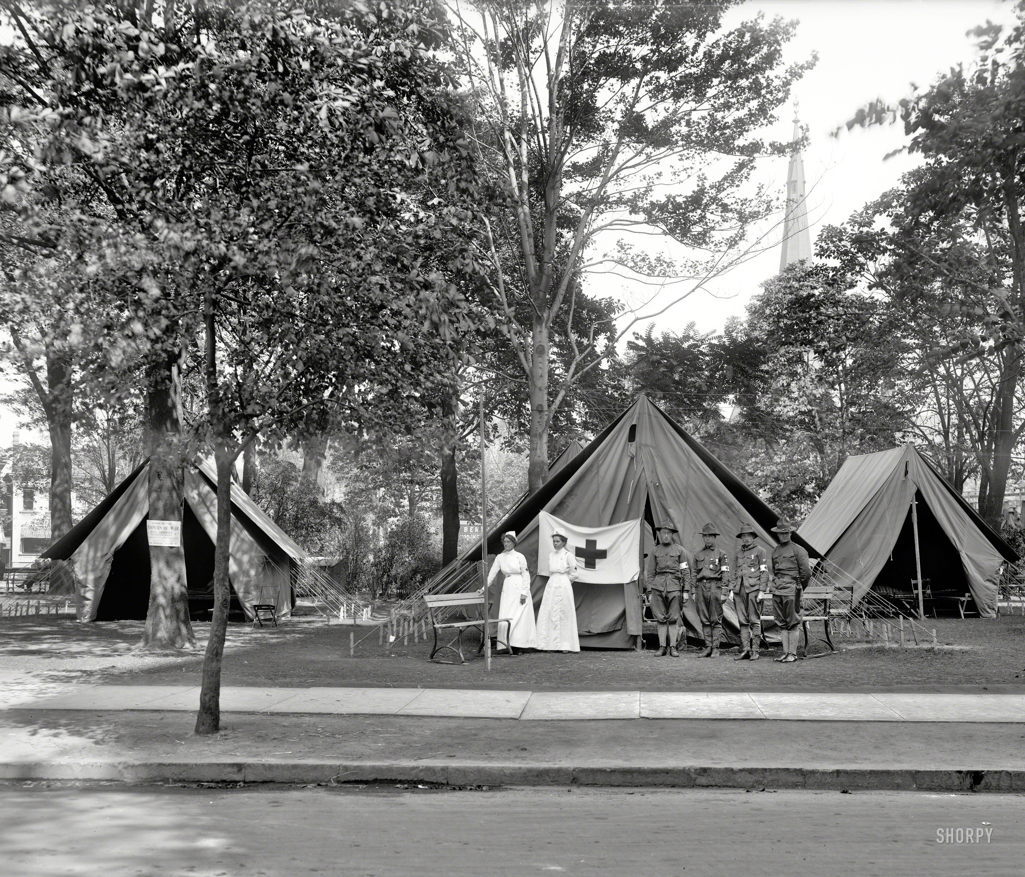 "Visiting Nurses' Association, Grand Army of the Republic National Encampment, 1914, tents, Grand Circus Park, Detroit." A reunion of Civil War veterans. 8x10 inch dry plate glass negative, Detroit Publishing Co. View full size.