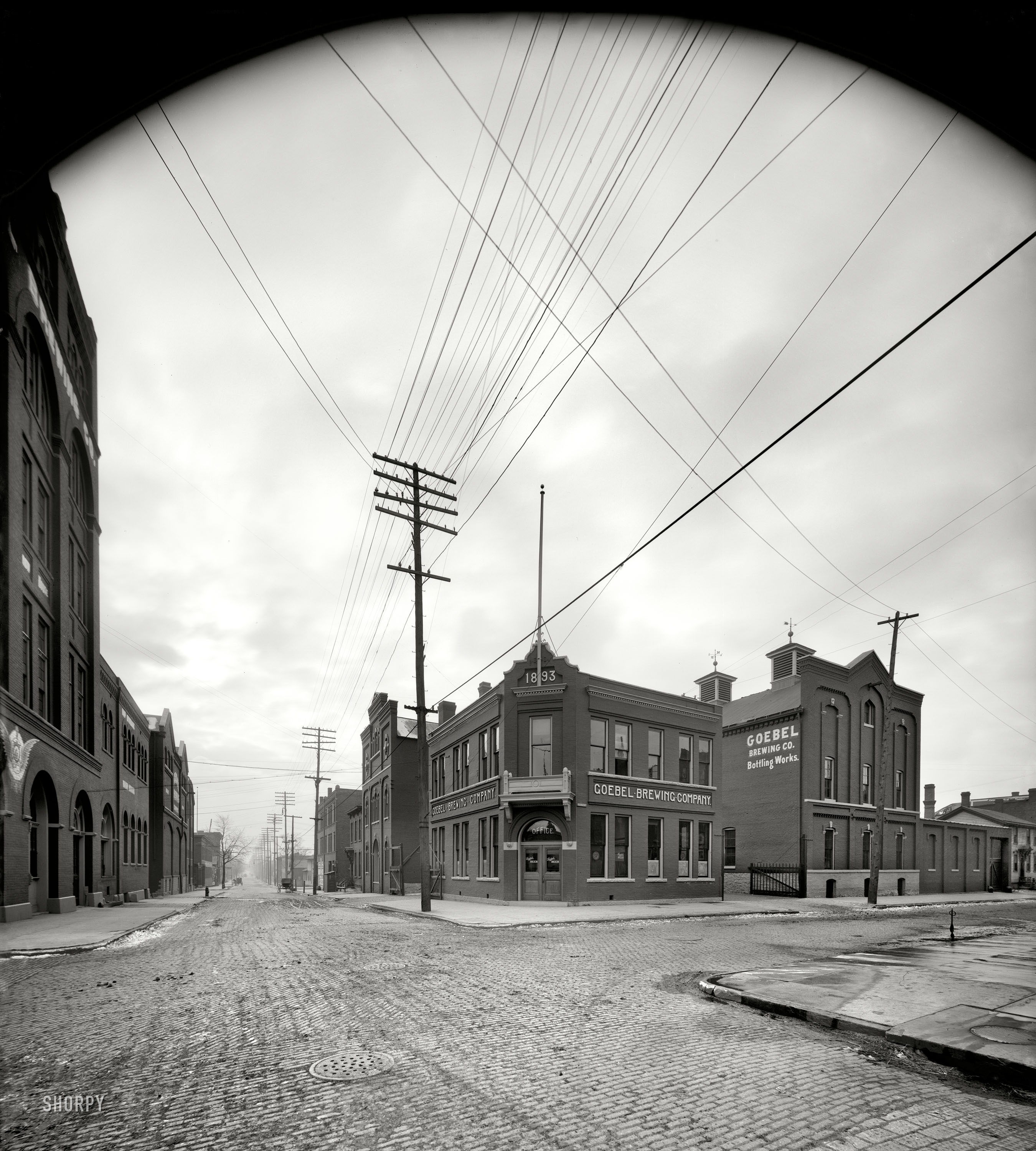 Detroit, Michigan, circa 1905. "Goebel Brewing Co., bottling works." Our third look at the brewery at Rivard and Maple streets. 8x10 inch glass negative. View full size.