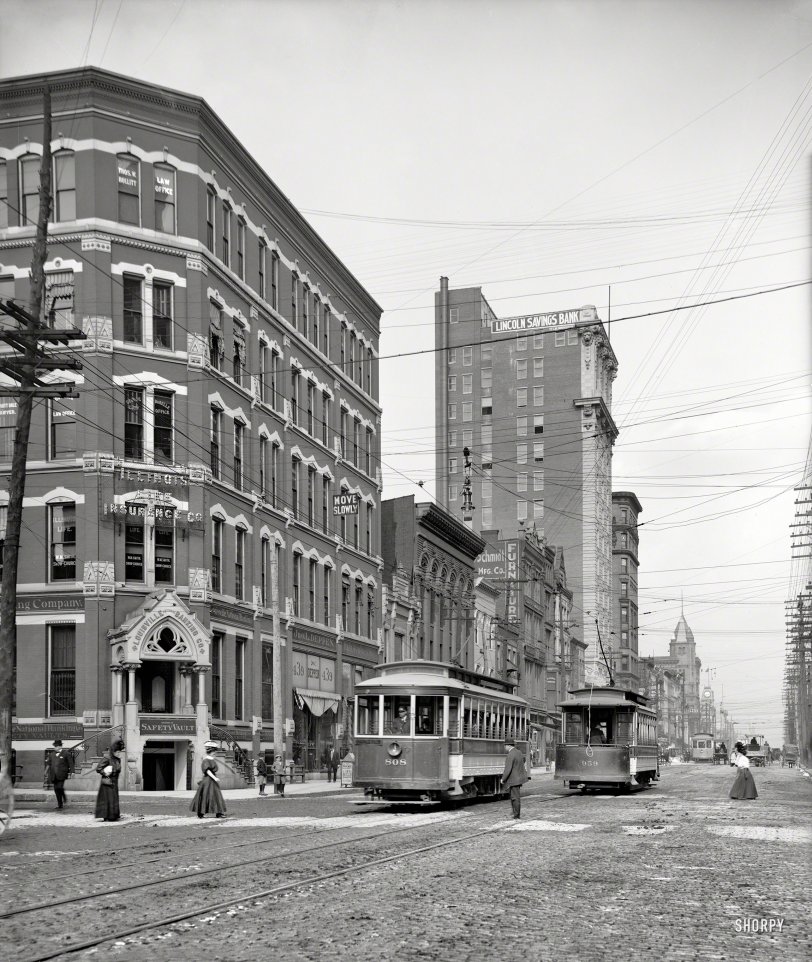 Continuing our tour of Louisville. "Market Street and Lincoln Savings Bank." Two things to watch out for when crossing the street in Louisville: No. 1, streetcars, and No. 2. Detroit Publishing Company glass negative. View full size.
