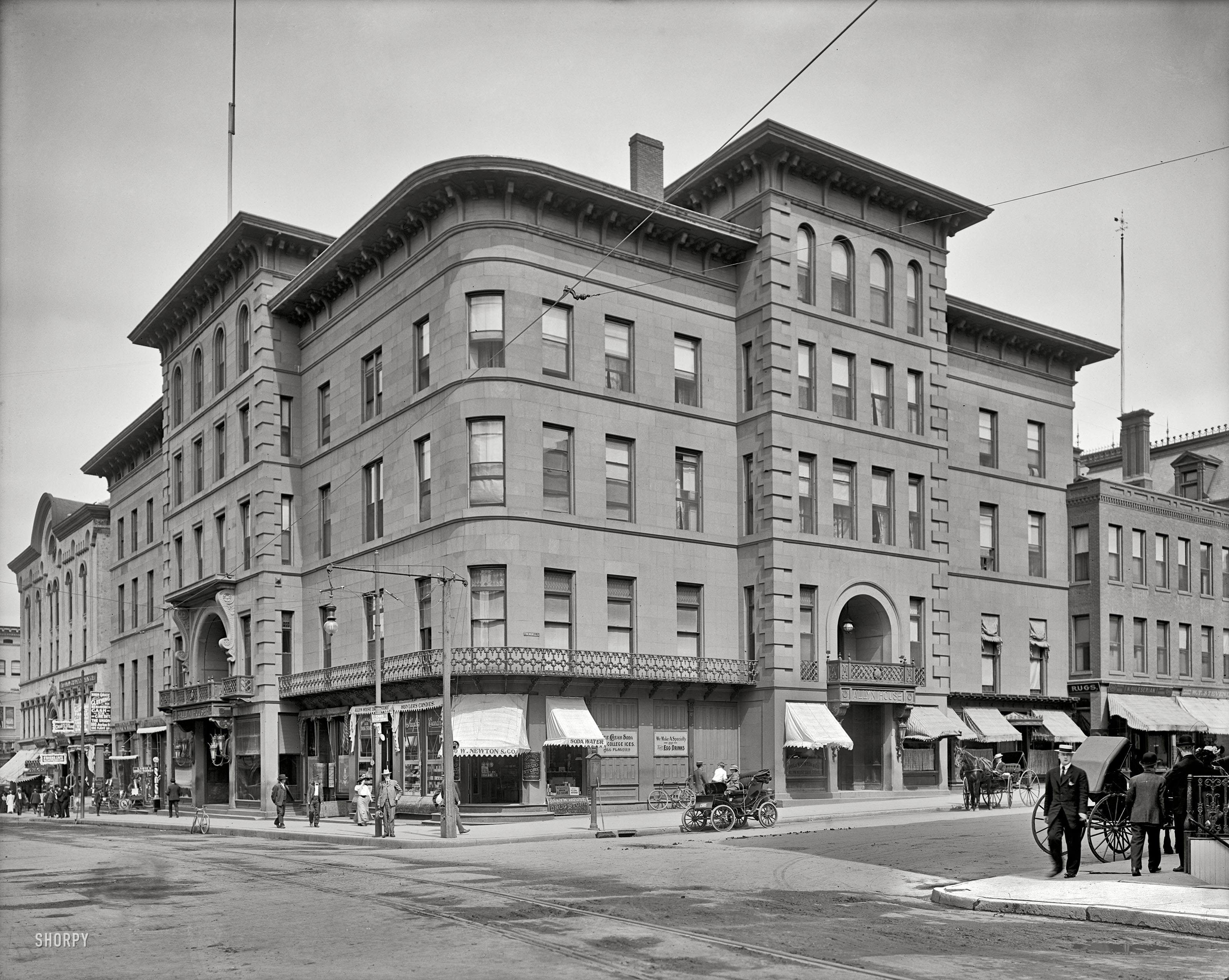 Circa 1908. "Allyn House, Hartford, Conn." 8x10 inch dry plate glass negative, Detroit Publishing Company. View full size.