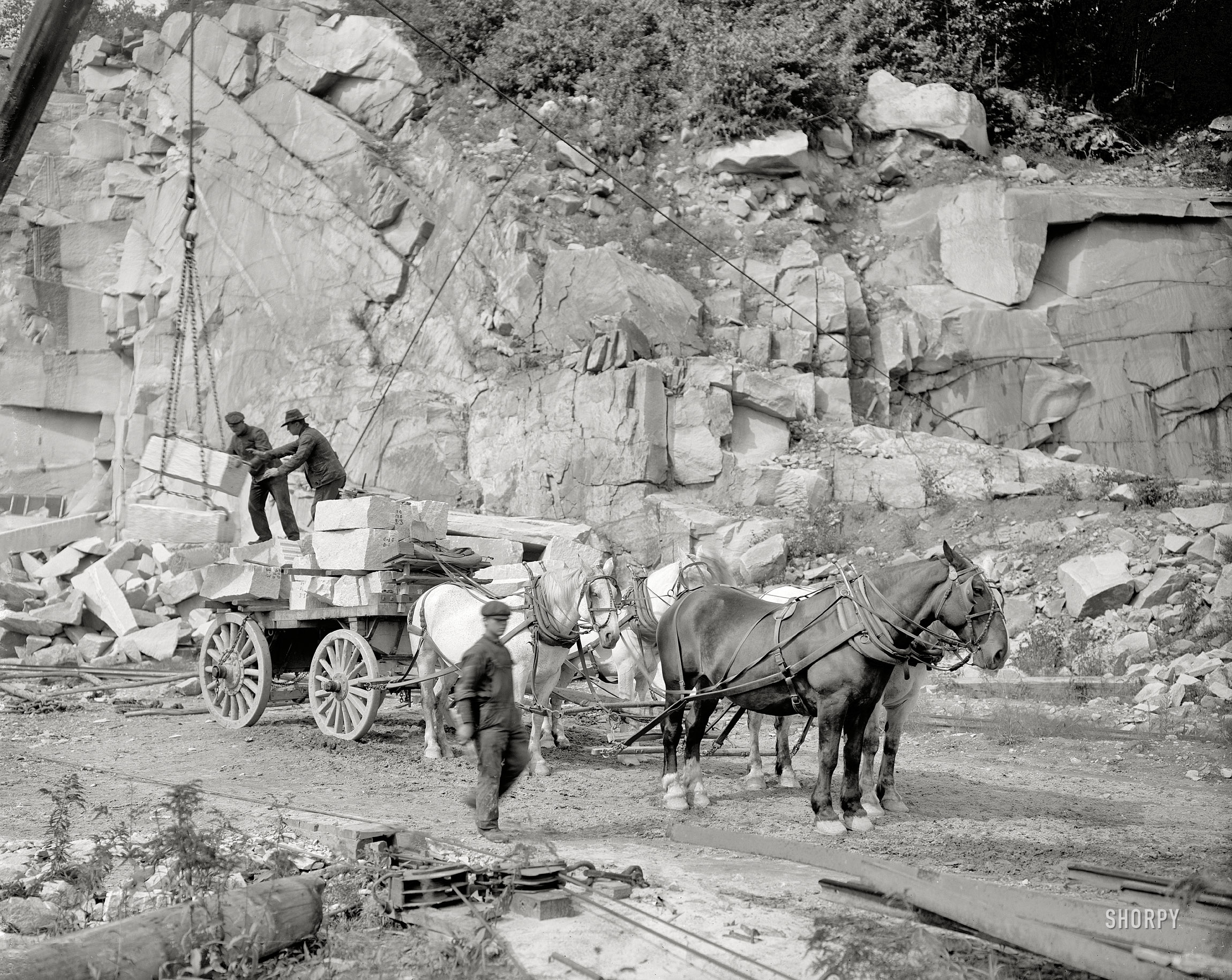 Concord, New Hampshire, circa 1908. "Loading at a New England granite quarry." 8x10 inch glass negative, Detroit Publishing Co. View full size.