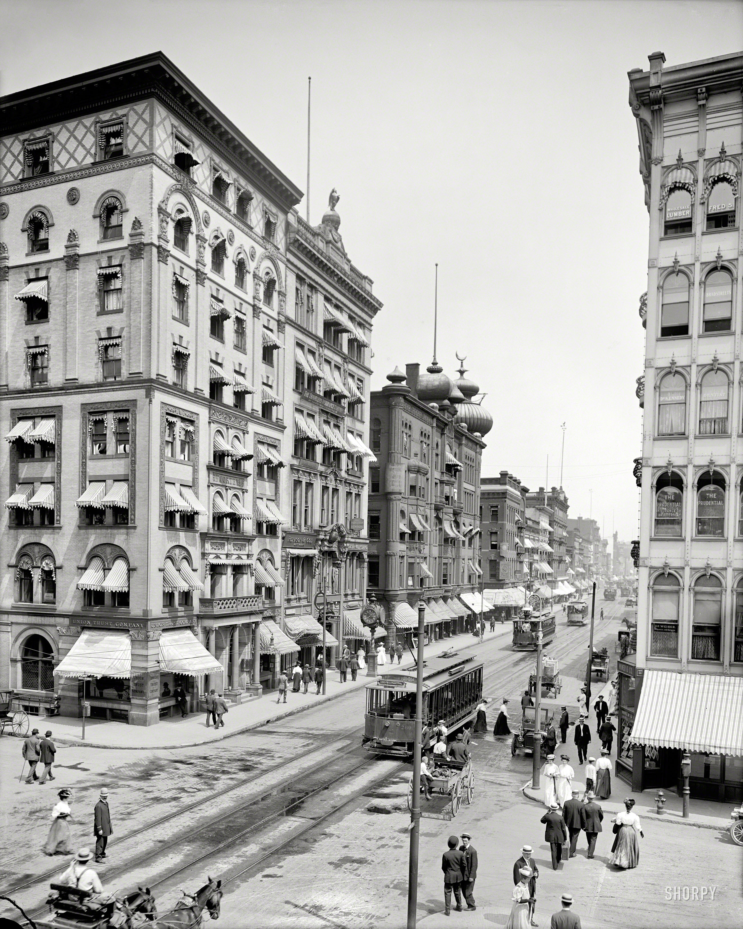 Springfield, Mass., circa 1908. "Worthy Hotel, Worthington and Main Sts." Dozens of errands frozen in time on this  8x10 glass negative. View full size.