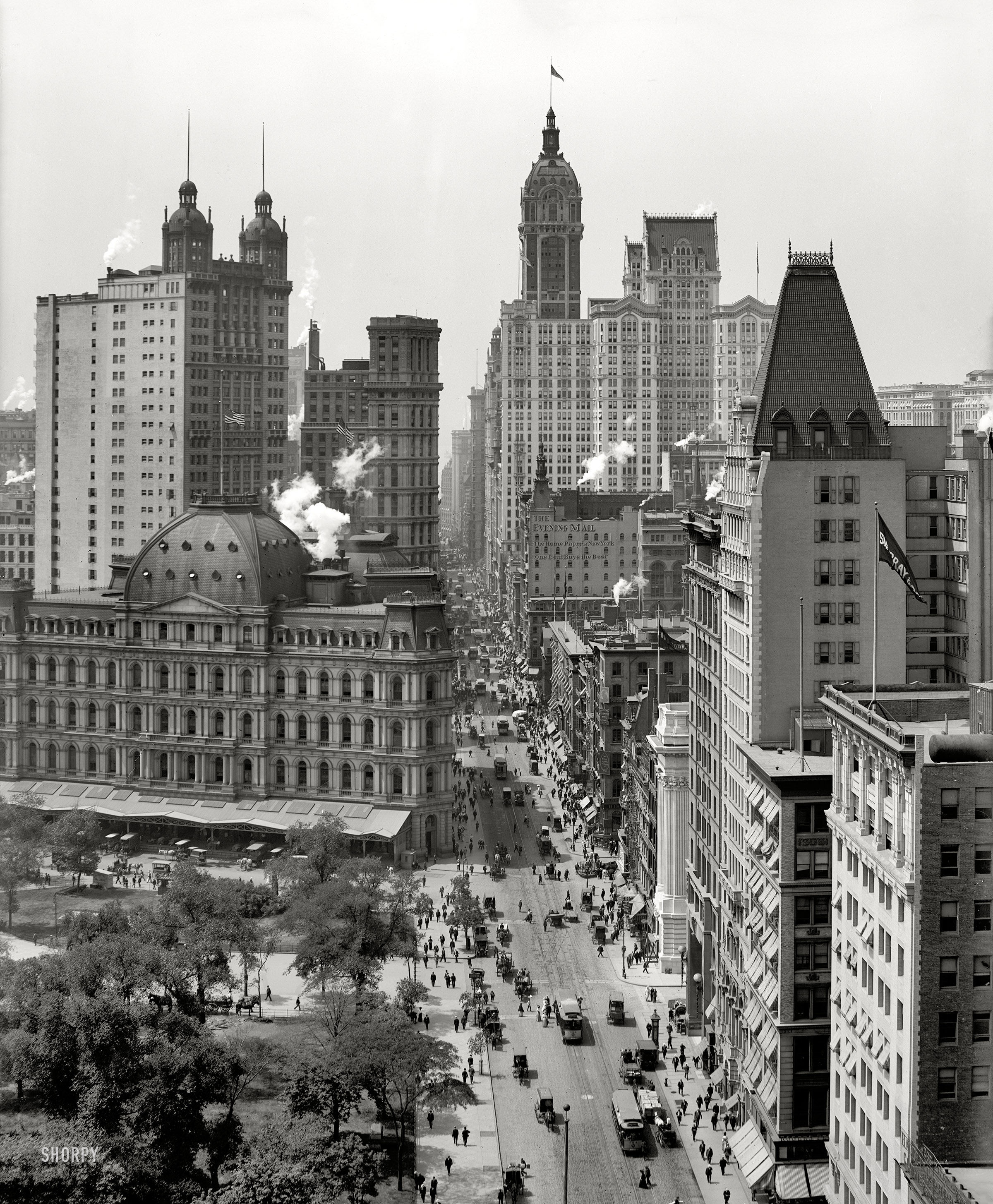 A vertiginous view of New York circa 1910. "Broadway from Chambers Street -- City Hall Park, Post Office, Park Row, City Investing and Singer buildings." 8x10 inch dry plate  glass negative, Detroit Publishing Company. View full size.